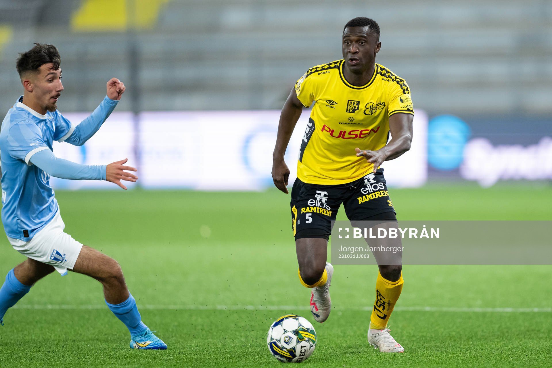 Malmö FFs Alexandru Ghita och Elfsborgs Maudo Lamine Jarjue