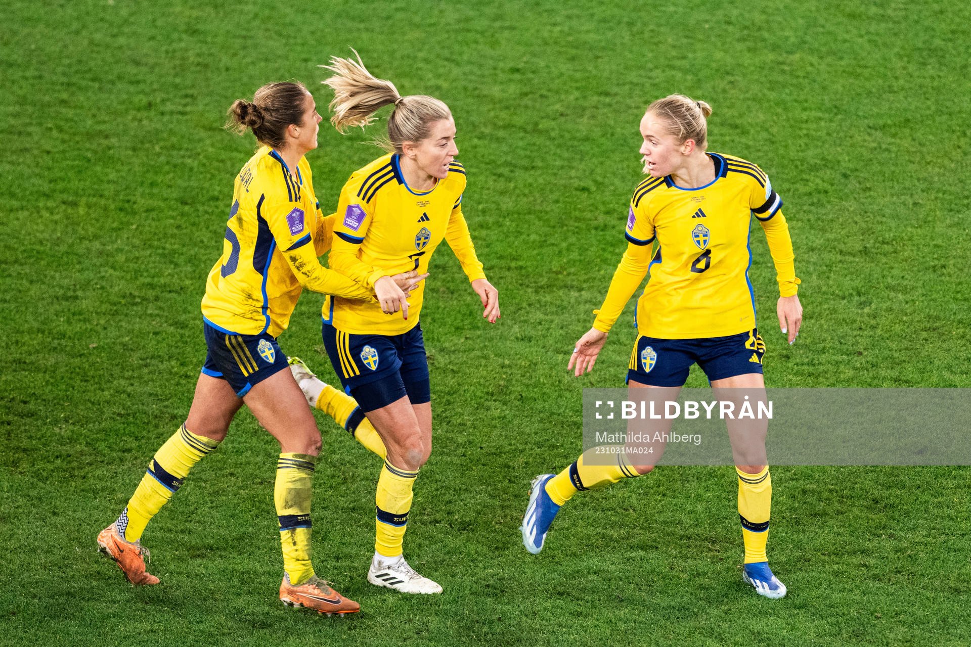 Linda Sembrant of Sweden celebrates with Filippa Angeldahl and Hanna Lundkvist after 1-1 during the UEFA Women's Nations League football match between Sweden and Italy on October 31, 2023 in Malmö.