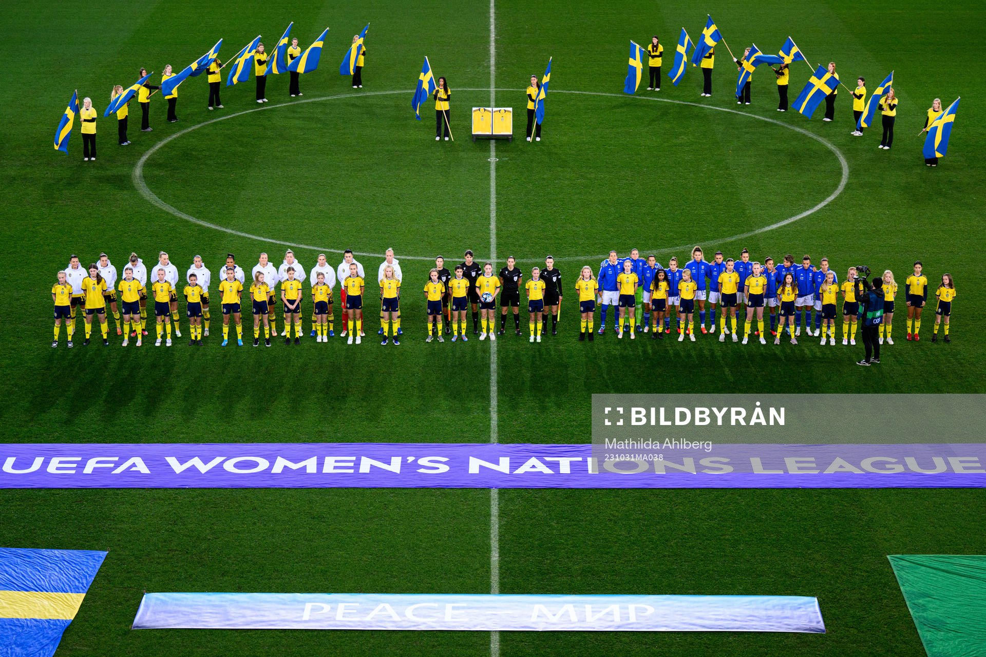 Players of Sweden and of Italien