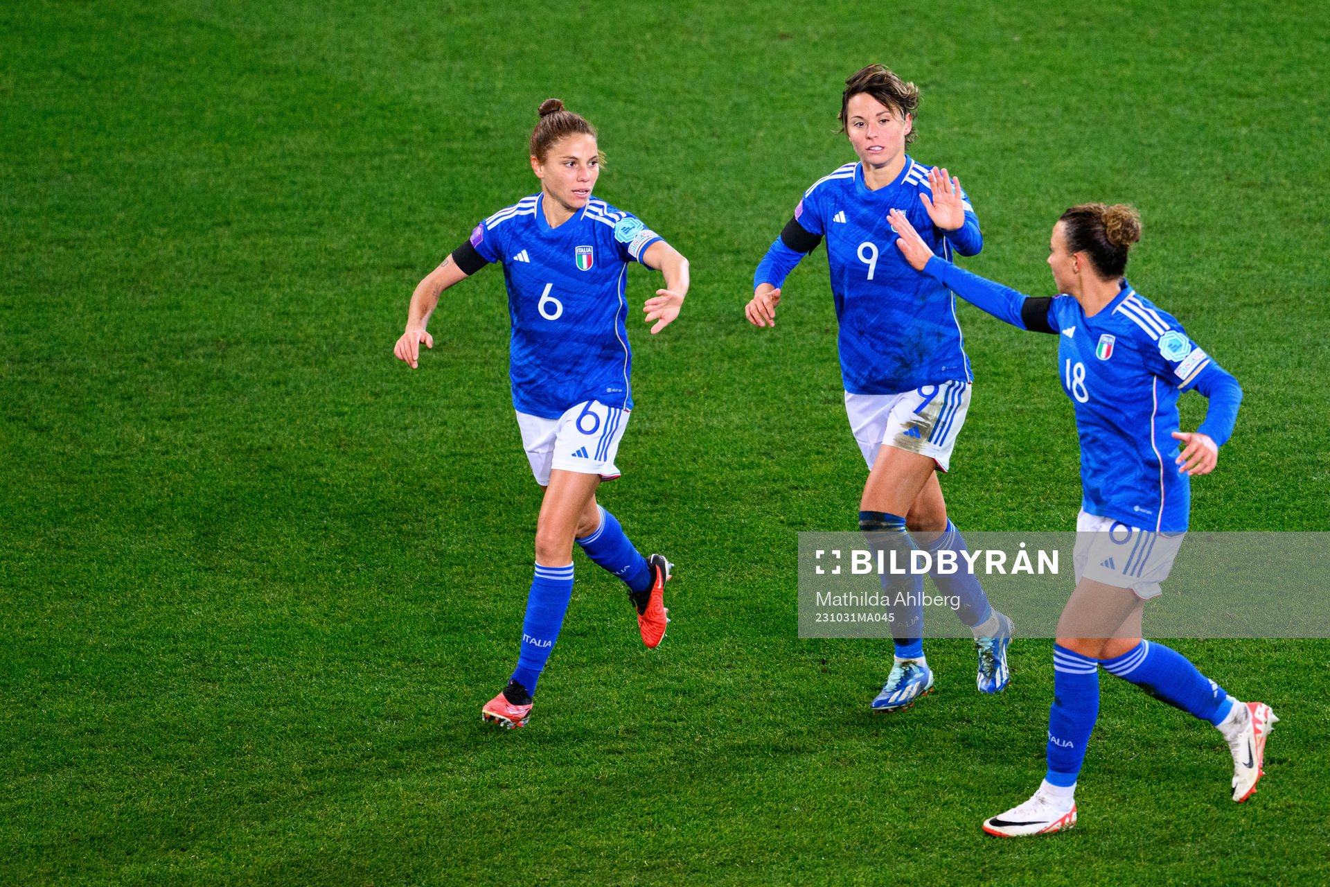 Valentina Giacinti of Italien celebrates 0-1