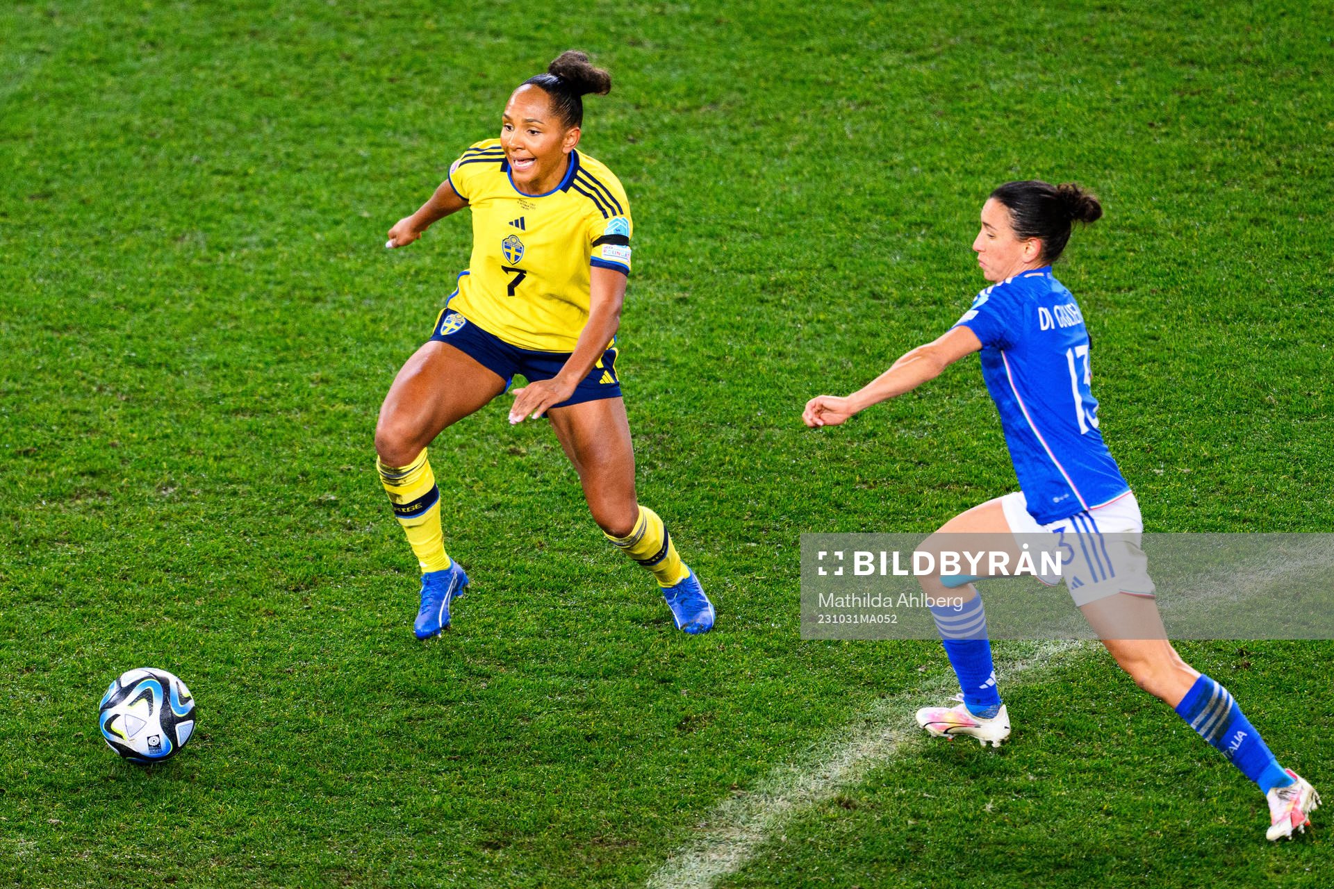 Madelen Janogy of Sweden and Lucia Di Guglielmo of Italien