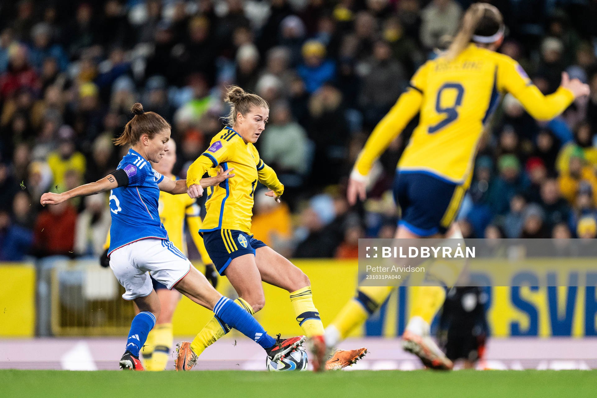 Manuela Giugliano of Italy and Filippa Angeldahl of Sweden