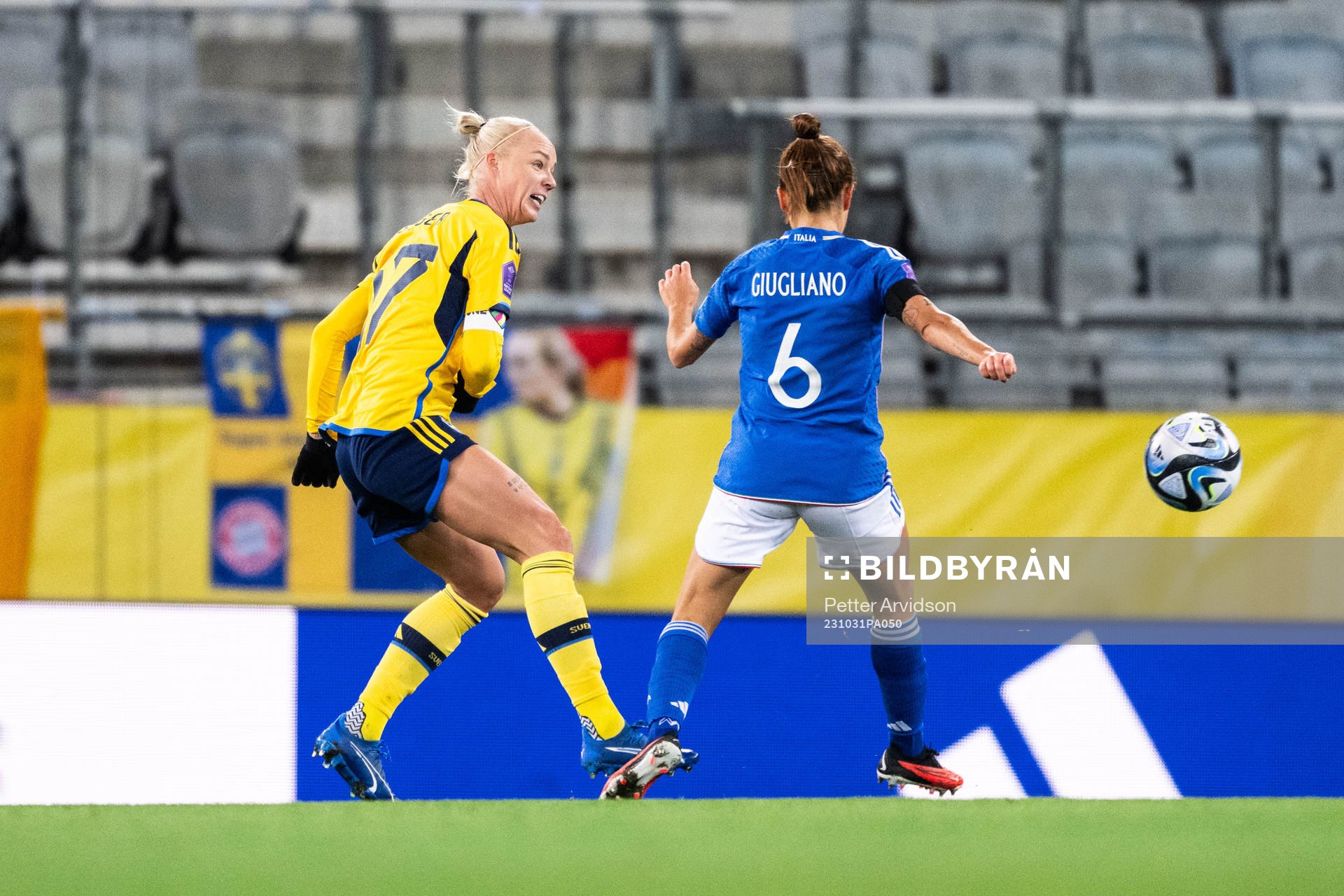 Caroline Seger of Sweden and Manuela Giugliano of Italy