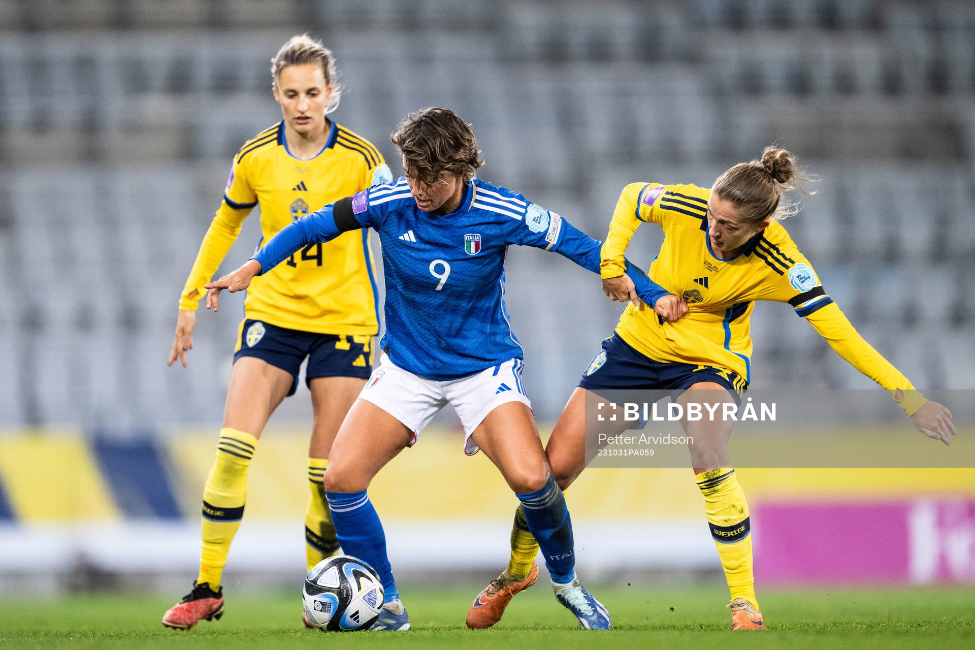 Valentina Giacinti of Italy against Nathalie Björn and