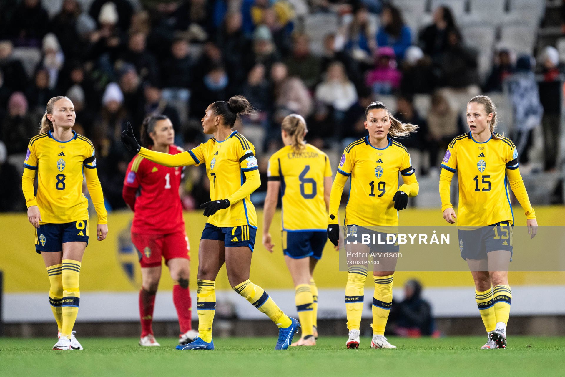 Players of Sweden look dejected
