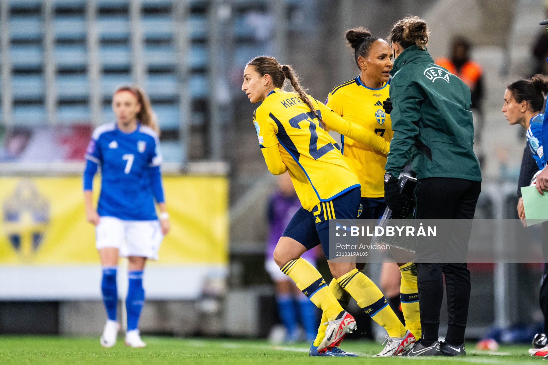 Rusul Rosa Kafaji and Madelen Janogy of Sweden