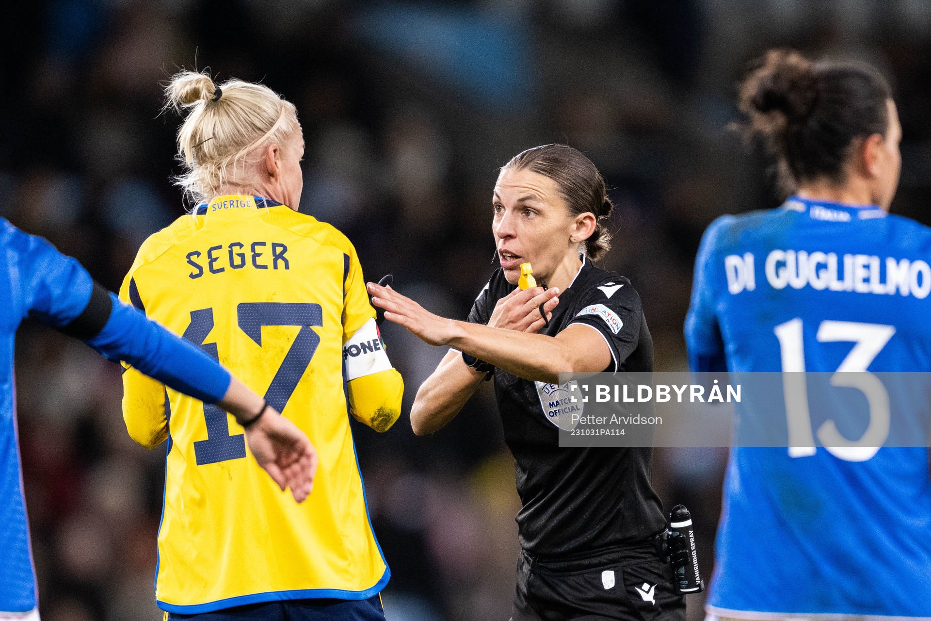 Caroline Seger of Sweden and Referee Stéphanie Frappart