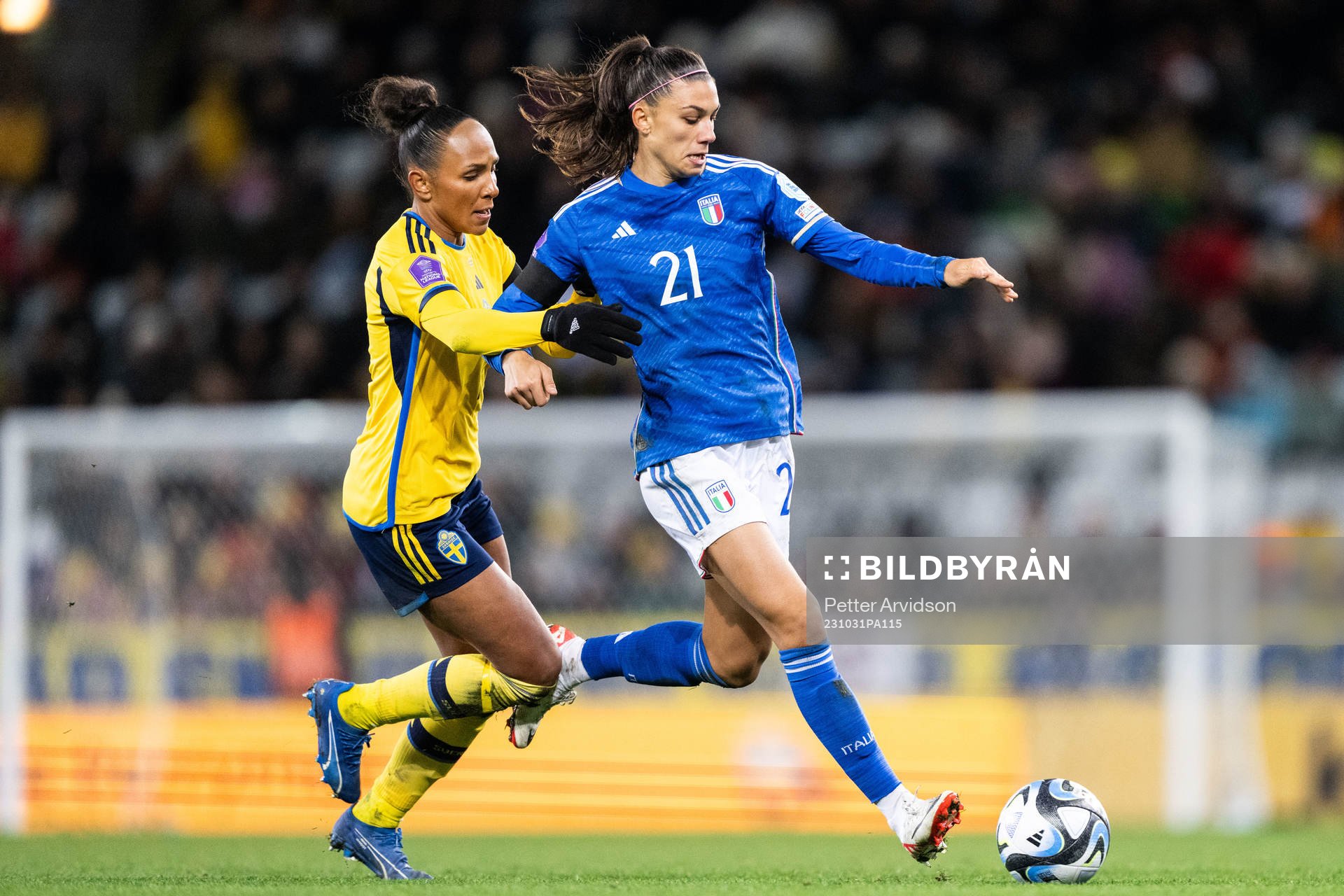 Madelen Janogy of Sweden and Agnese Bonfantini of Italy