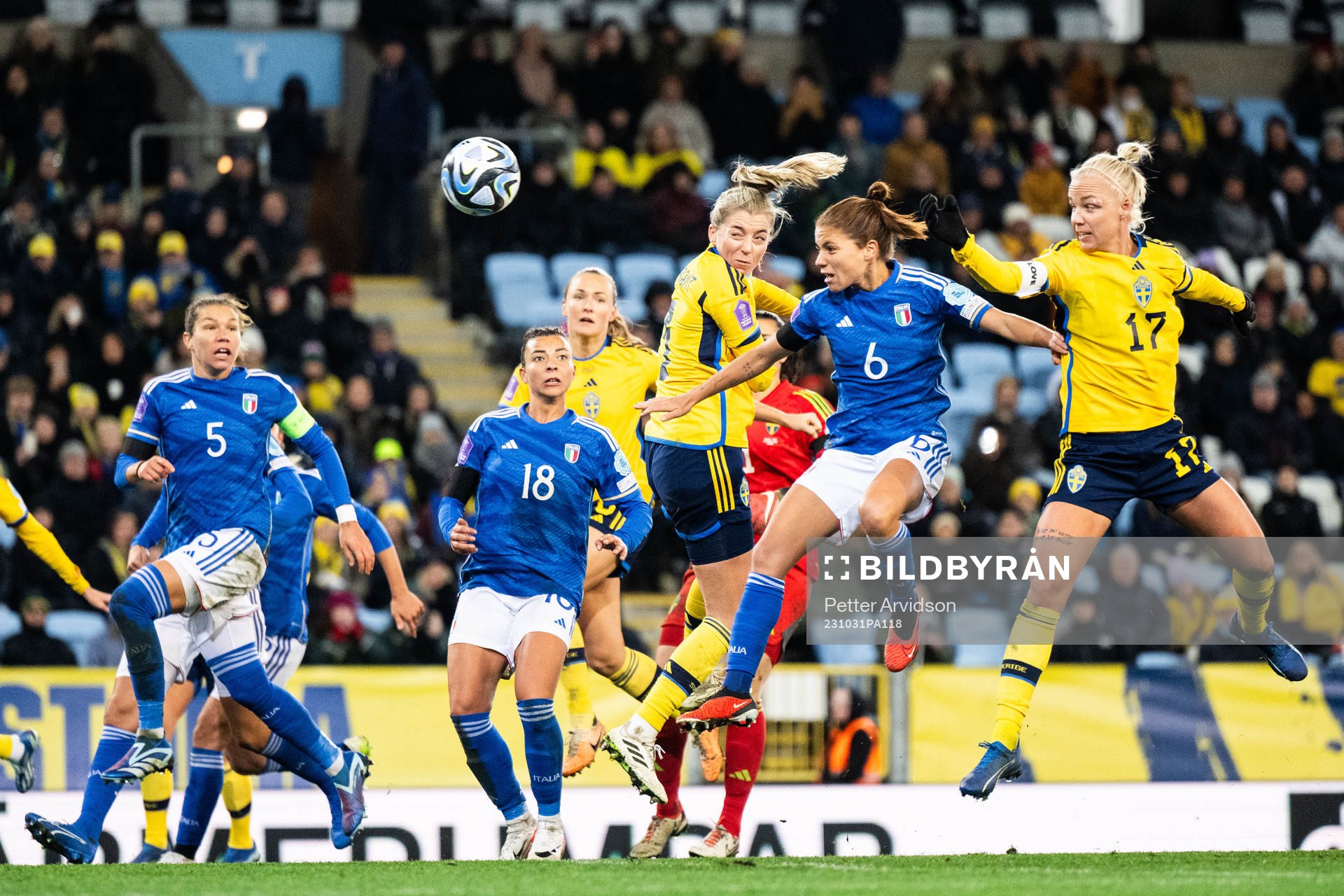 Linda Sembrant of Sweden scores 1-1