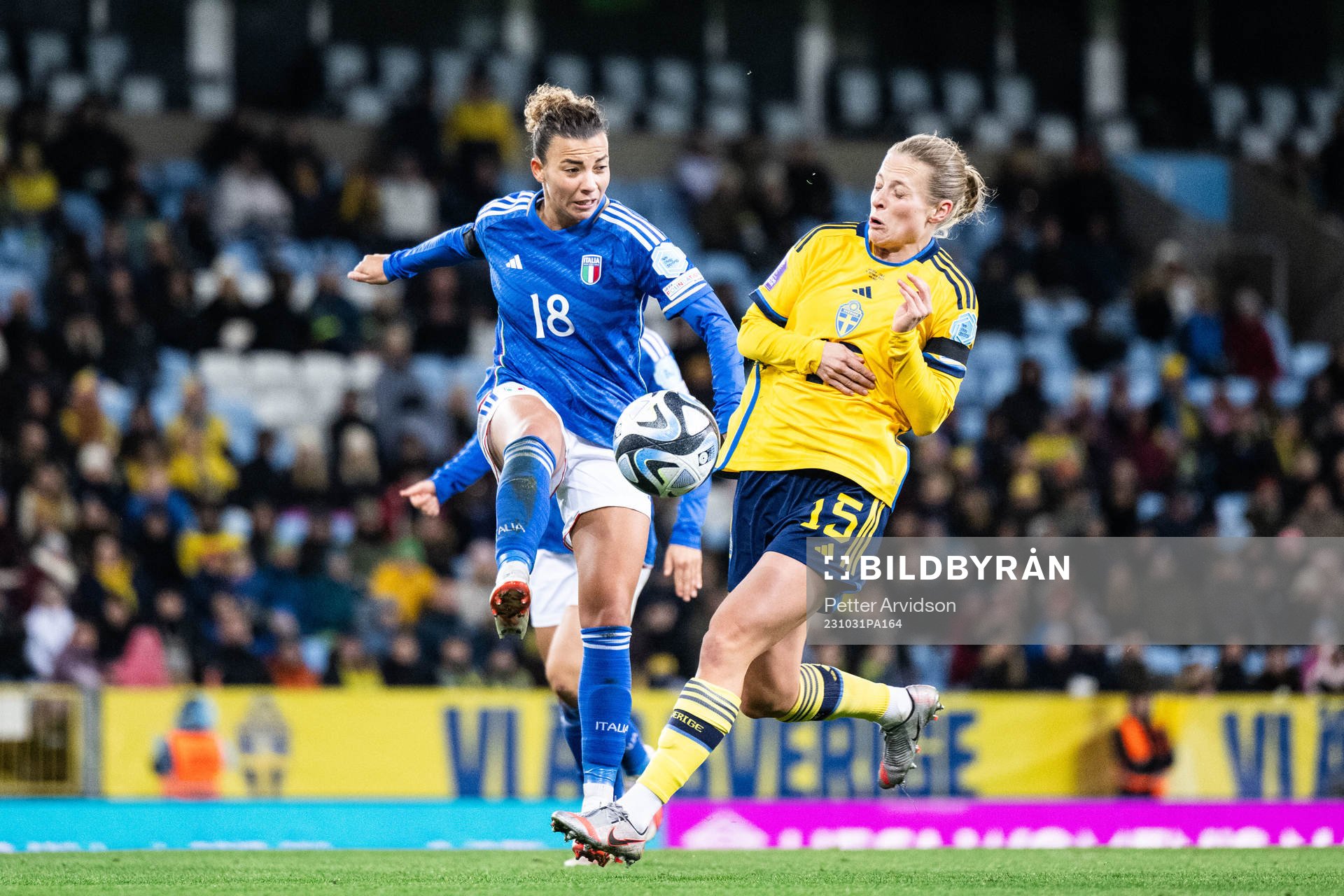 Arianna Caruso of Italy and Anna Anvegård of Sweden