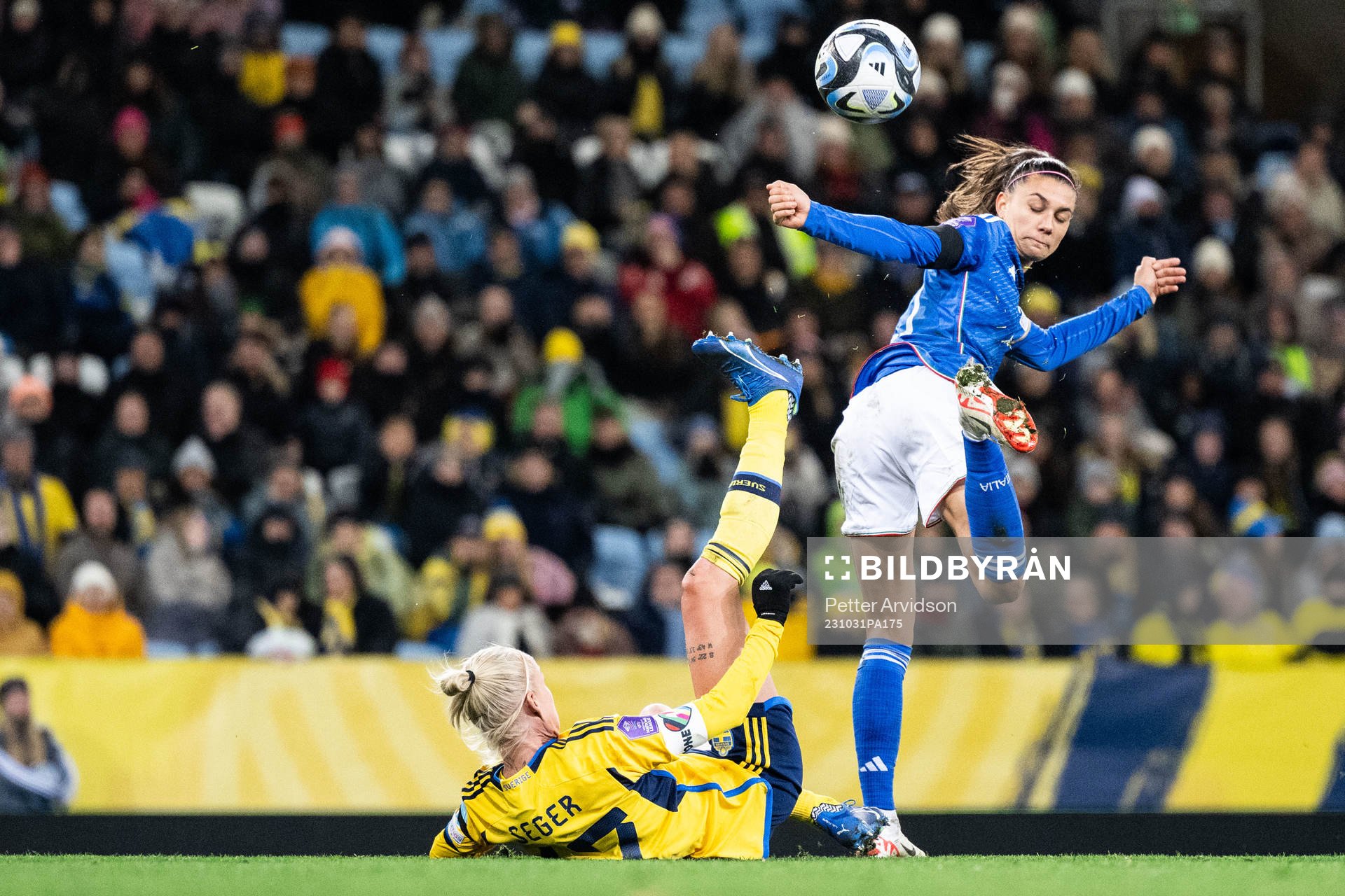 Caroline Seger of Sweden and Agnese Bonfantini of Italy