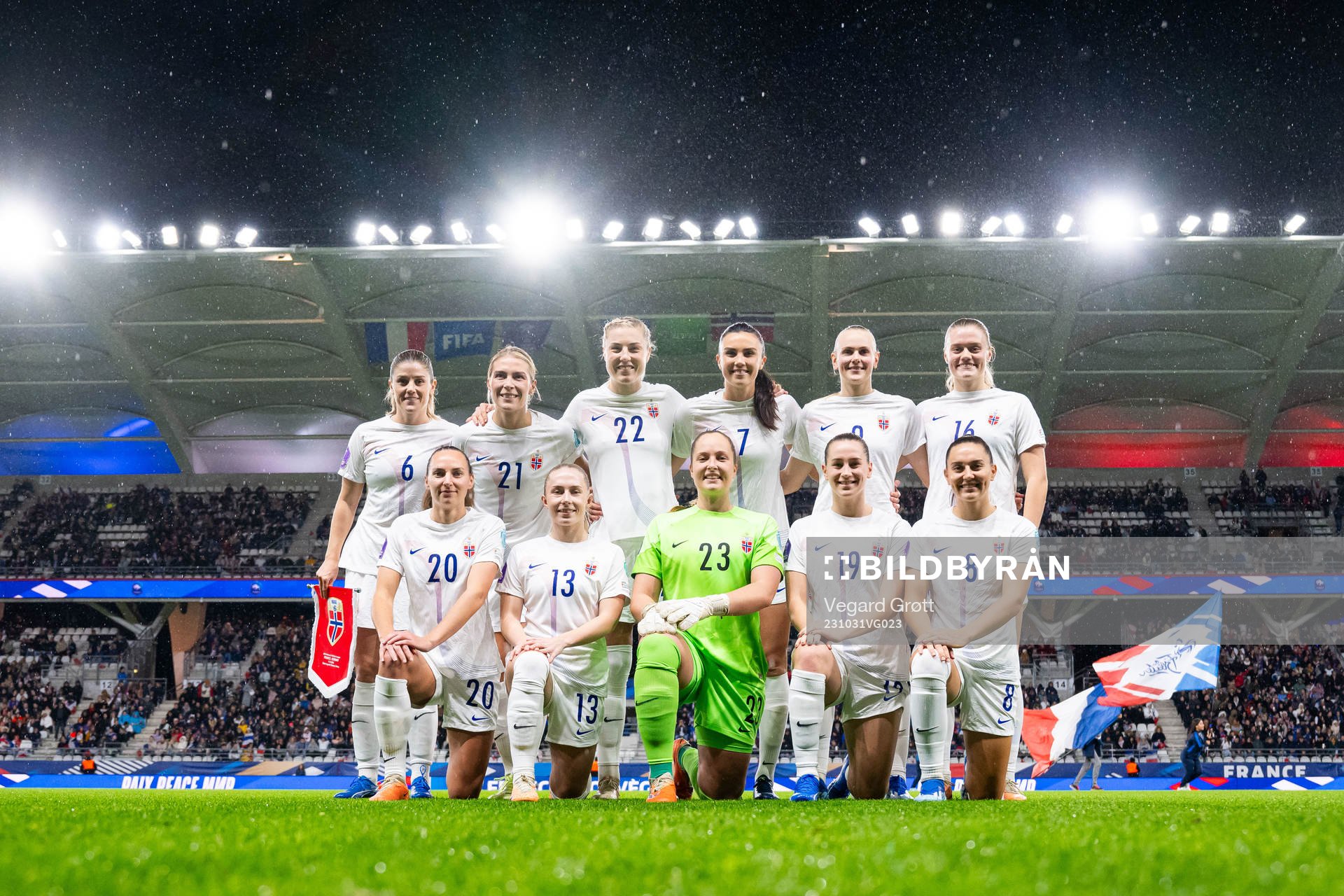 The starting eleven of Norway pose for a team photo