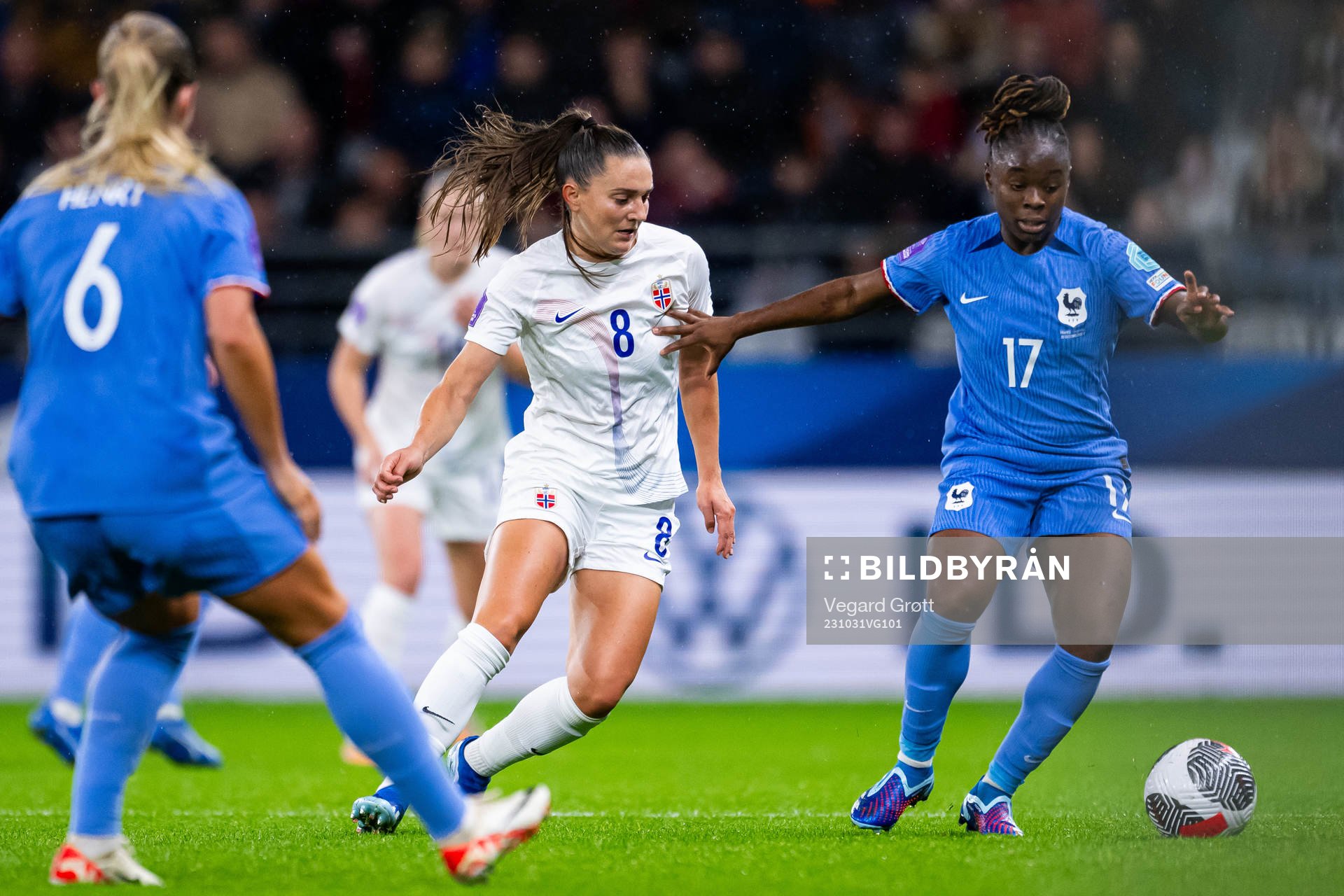 Vilde Bøe Risa of Norway and Sandy Baltimore of France