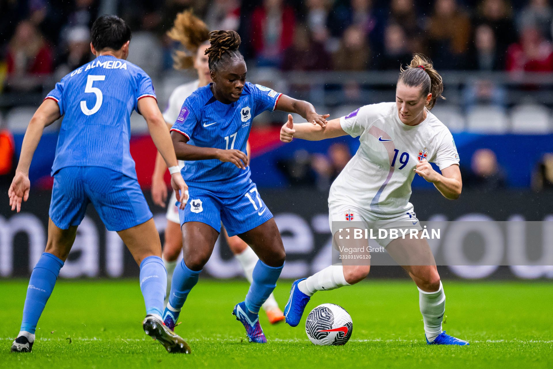 Sandy Baltimore of France and Elisabeth Terland of Norway