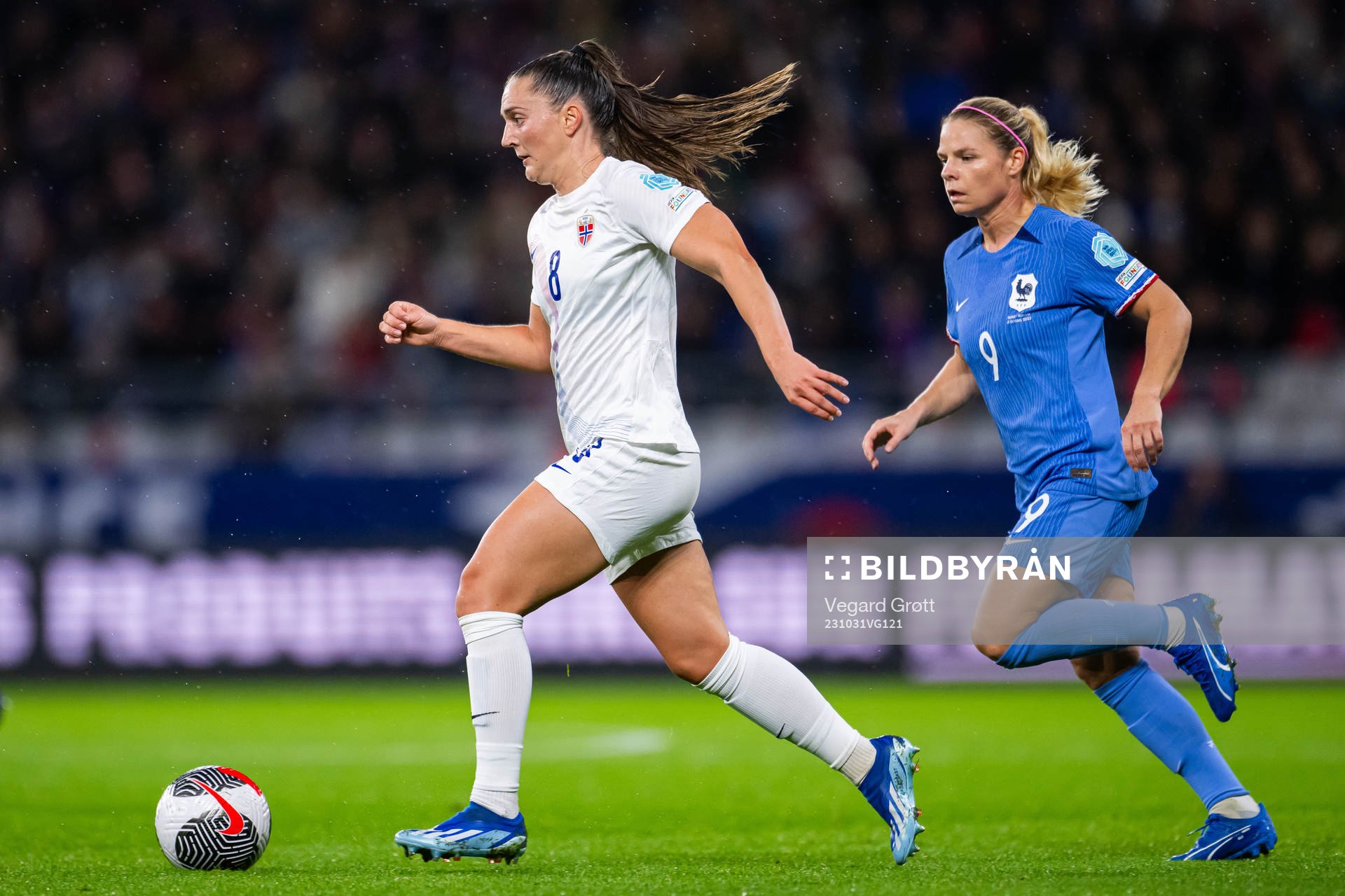 Vilde Bøe Risa of Norway and Eugénie Le Sommer of France