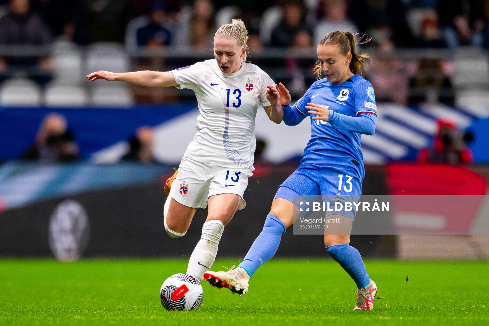 Thea Bjelde of Norway and Julie Dufour of France