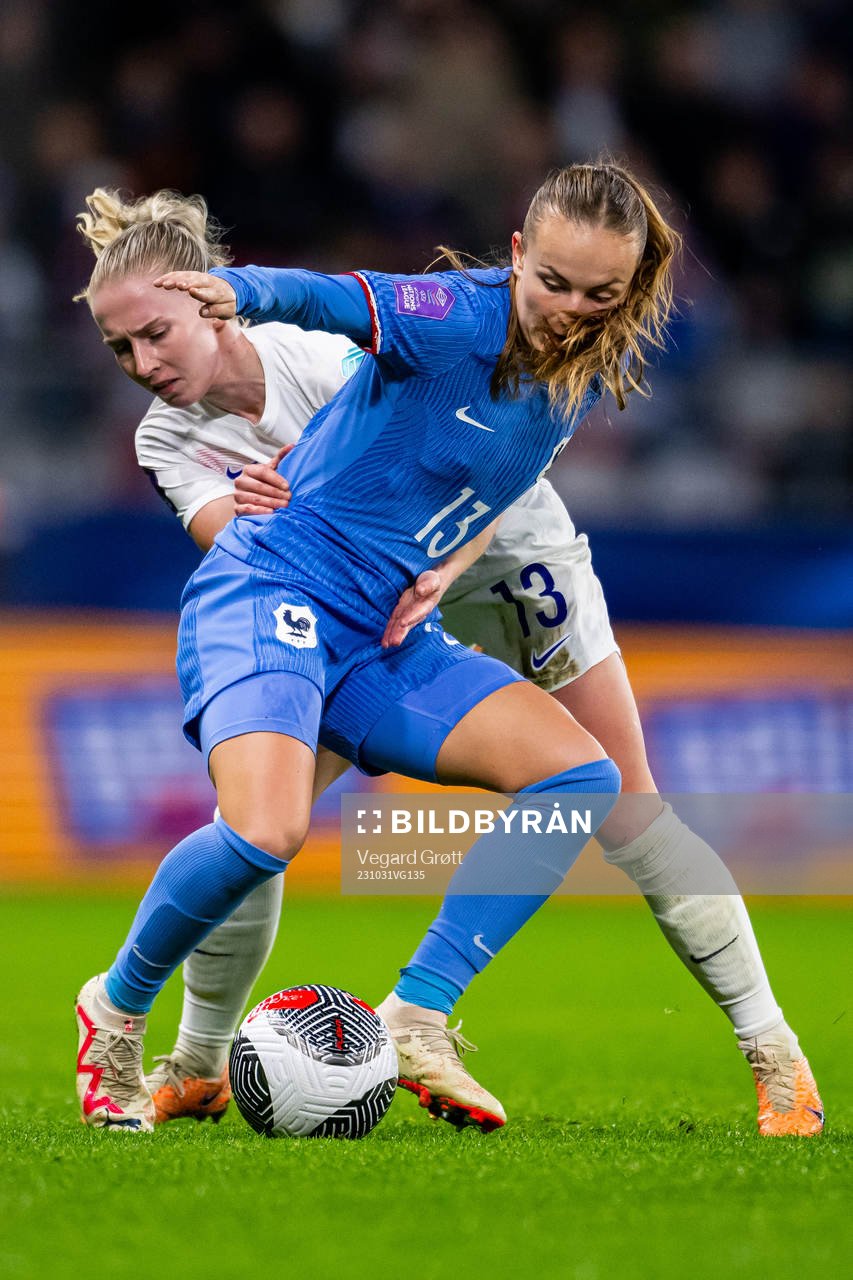 Thea Bjelde of Norway and Julie Dufour of France