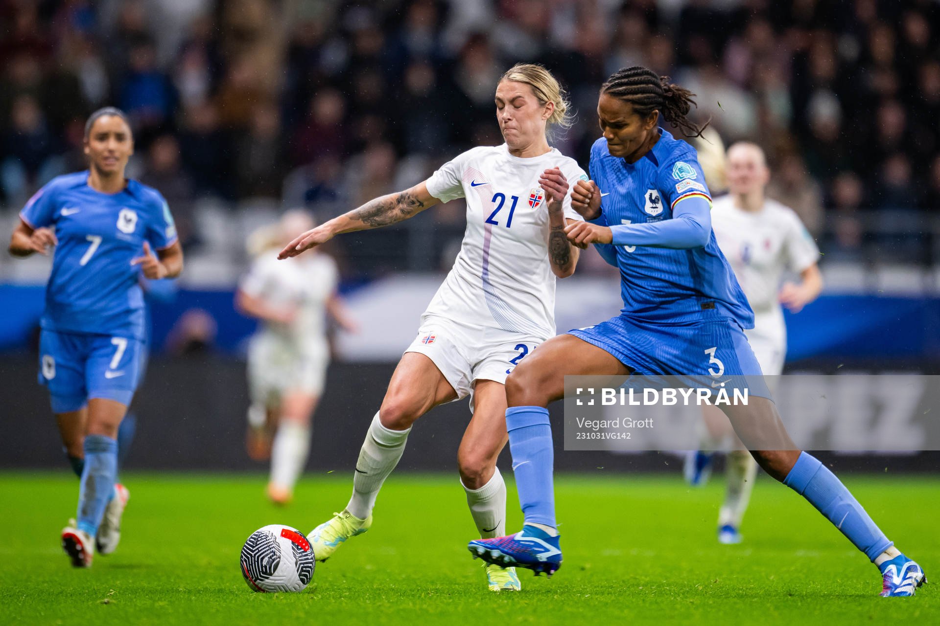 Mimmi Löfwenius of Norway and Wendie Renard of France