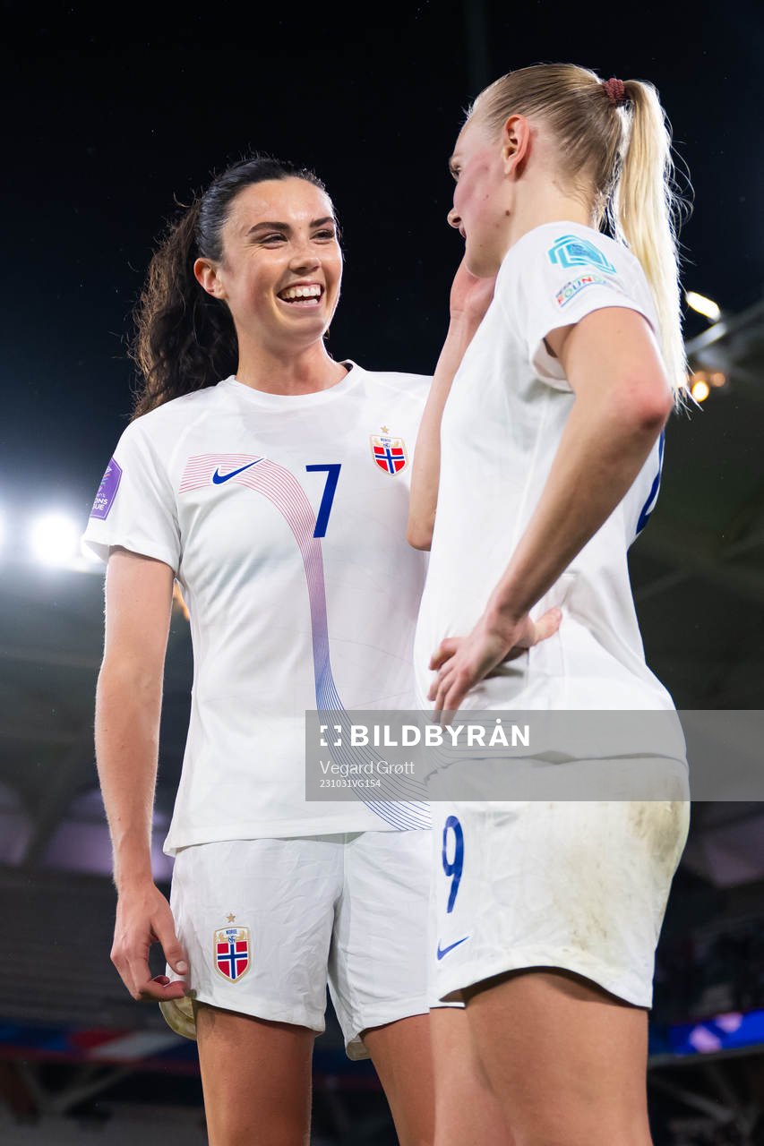 Ingrid Syrstad Engen and Karina Sævik of Norway