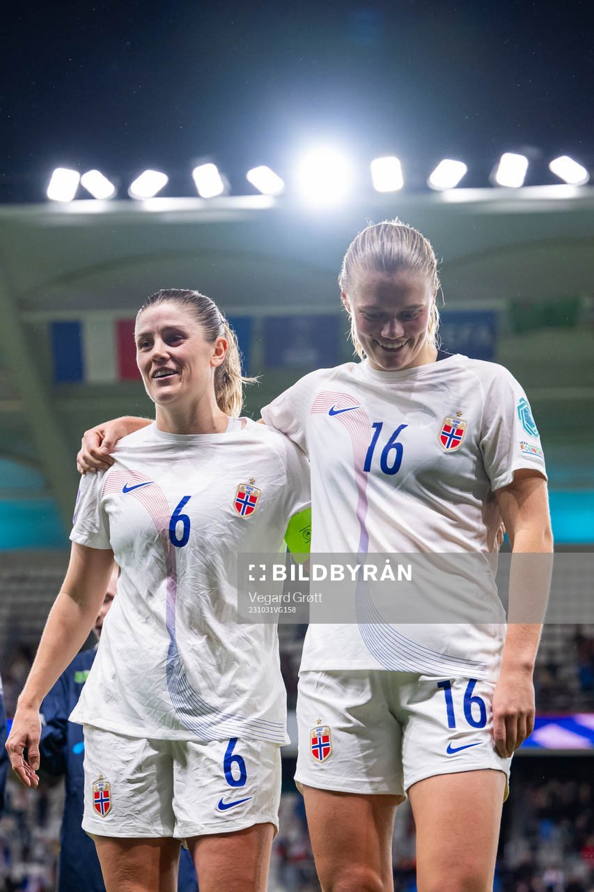 Maren Mjelde and Mathilde Harviken of Norway after the UEFA Women’s Nations League football match between France and Norway on October 31, 2023 in Reims.