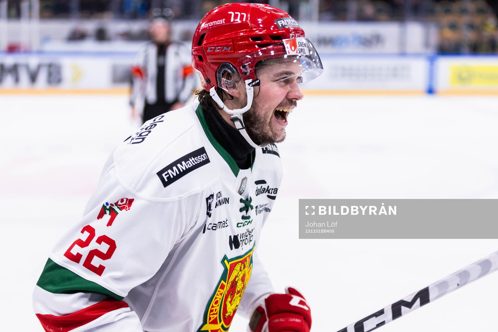 Moras Måns Carlsson jublar