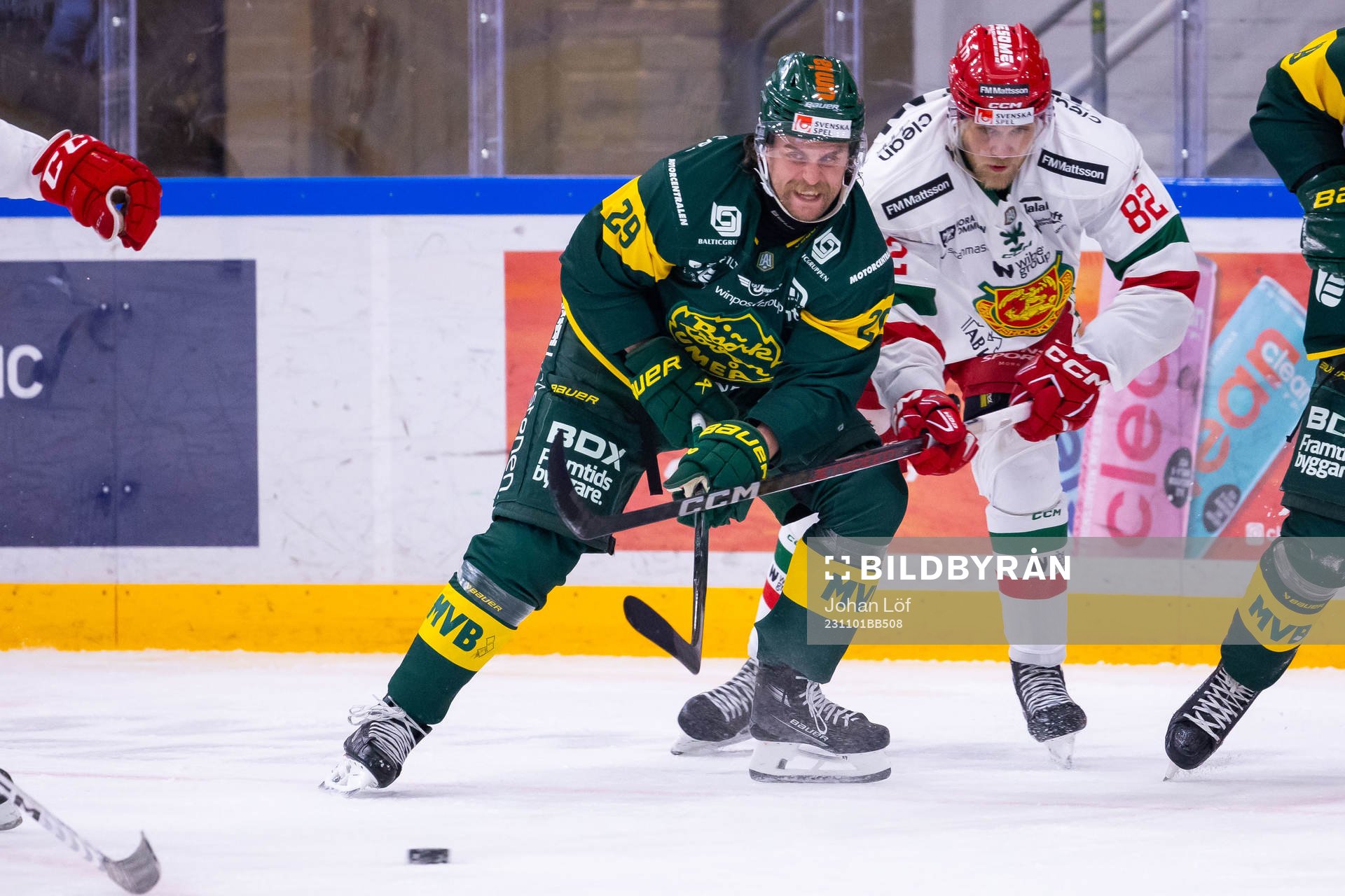 Björklövens Alexander Wiklund och Moras Roope Laavainen