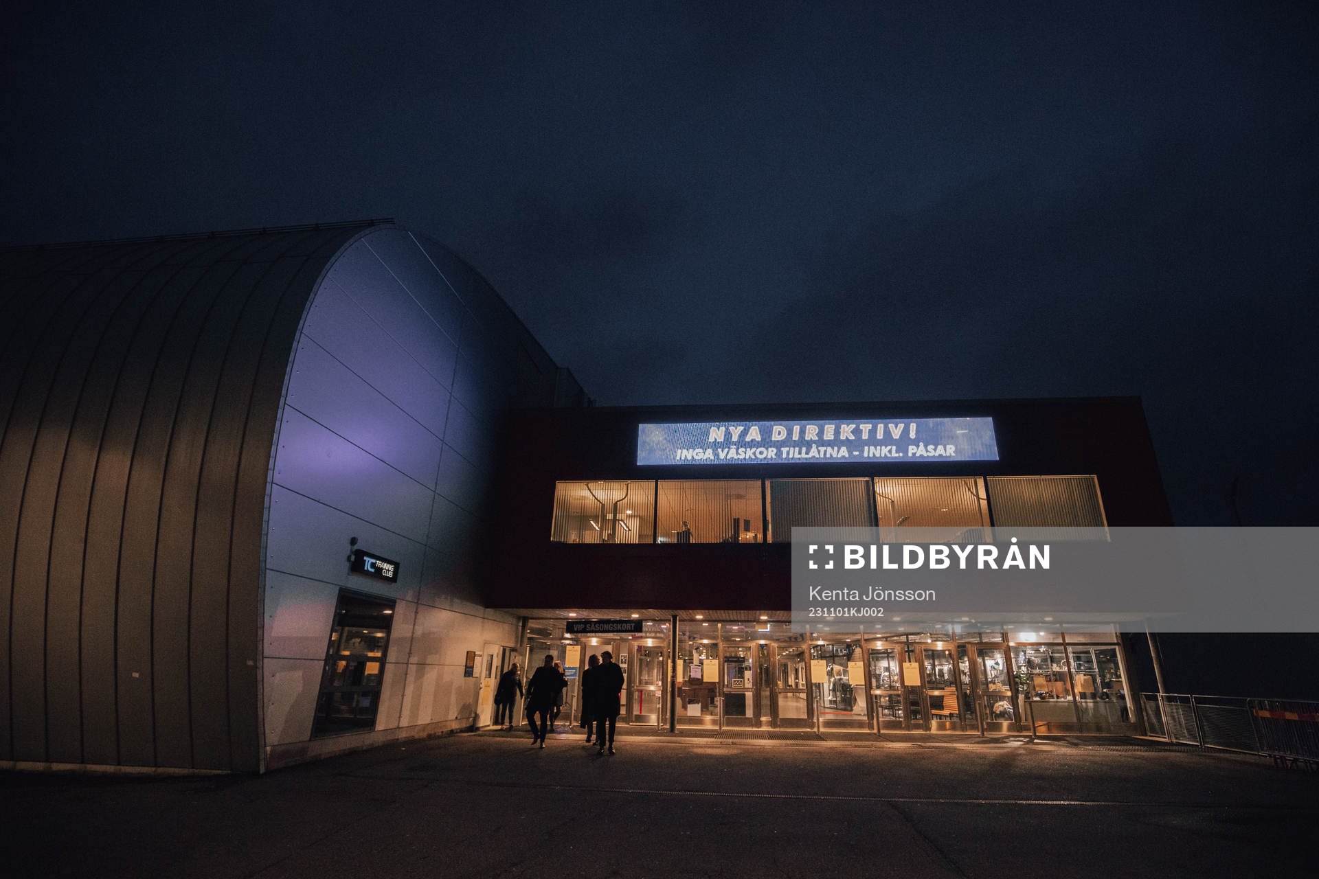 Scaniarinken med en skylt ovanför entrén som annonserar