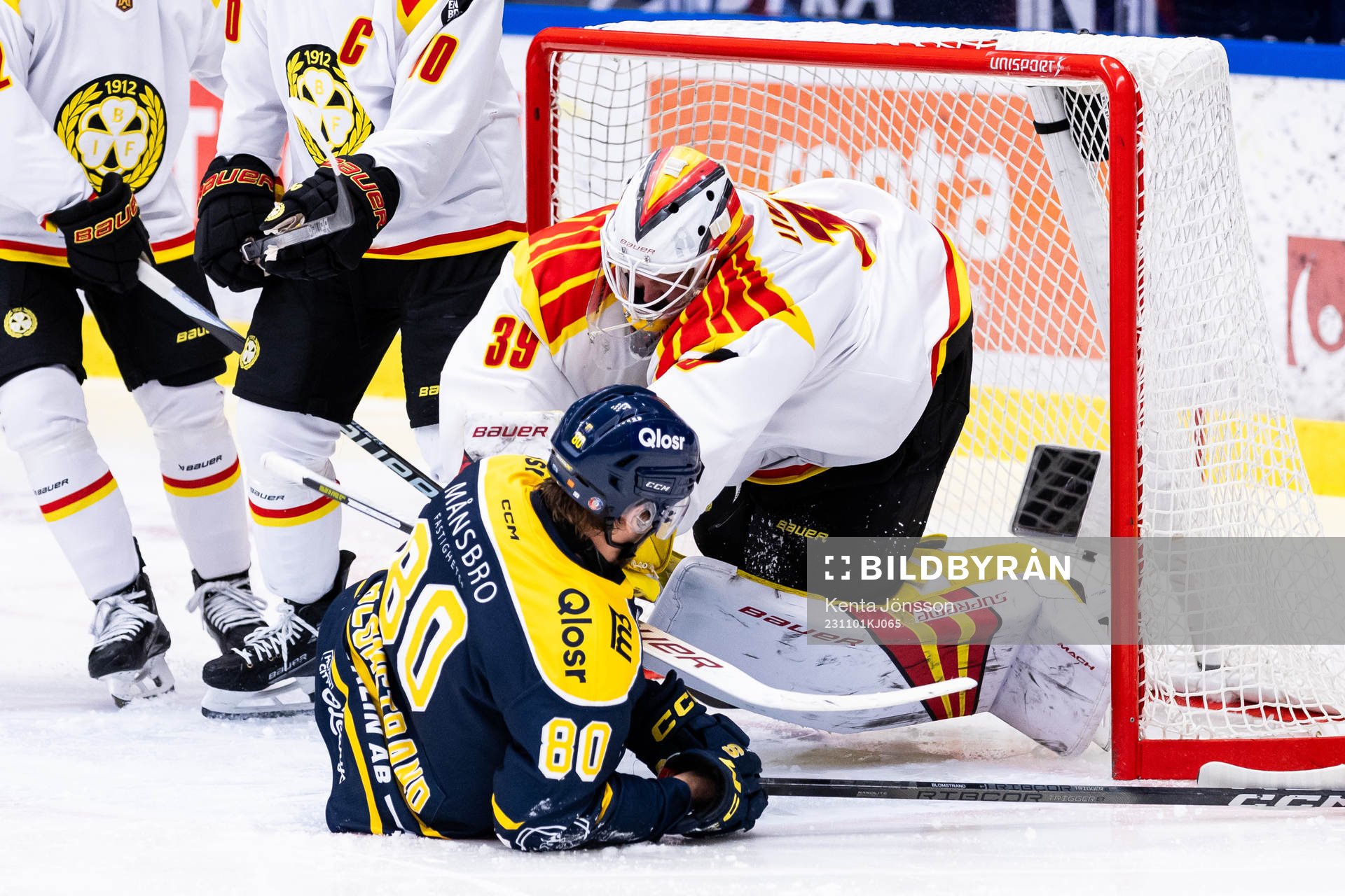 Södertäljes Ludwig Blomstrand och Brynäs målvakt Anders