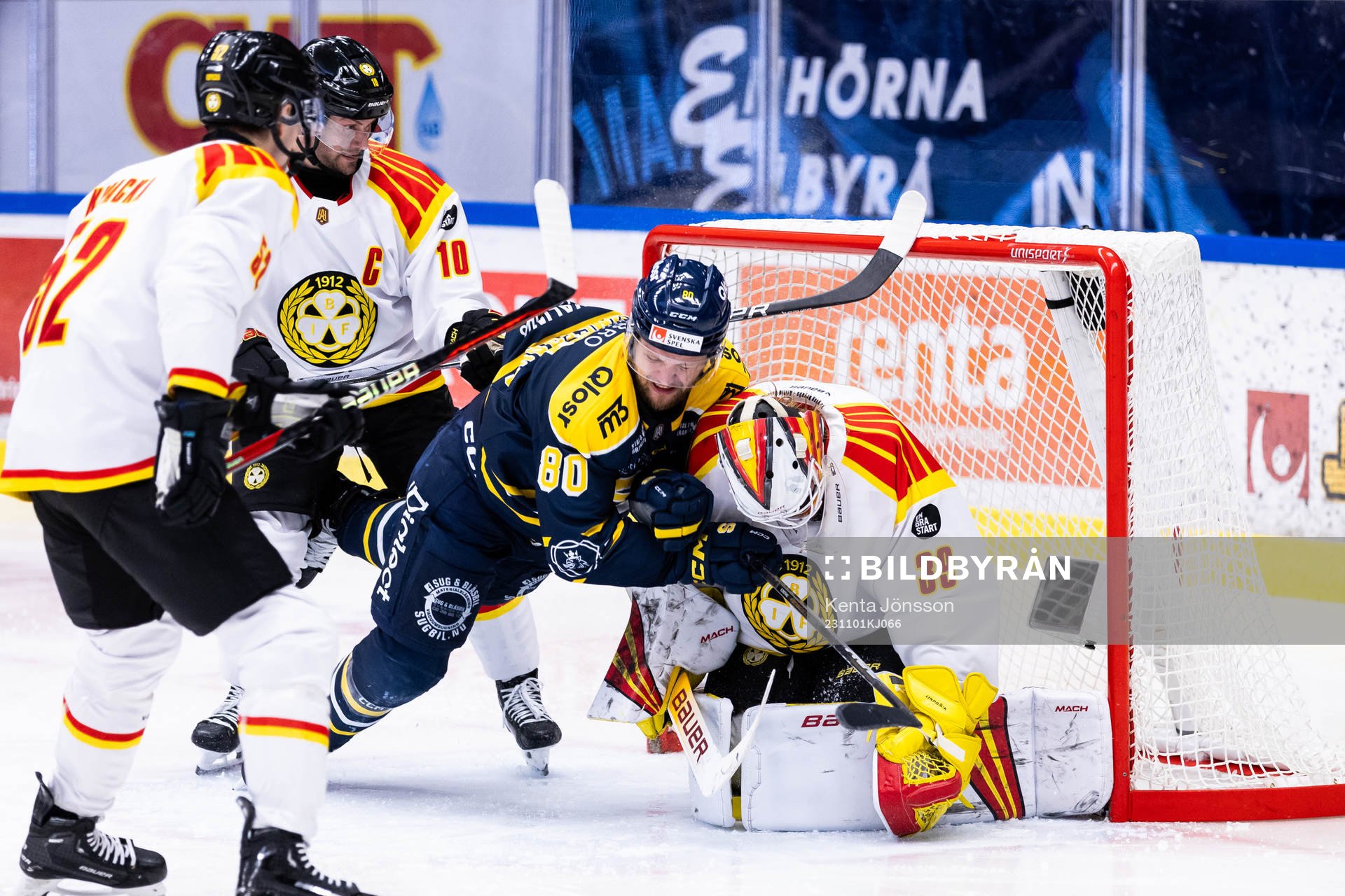 Södertäljes Ludwig Blomstrand och Brynäs målvakt Anders