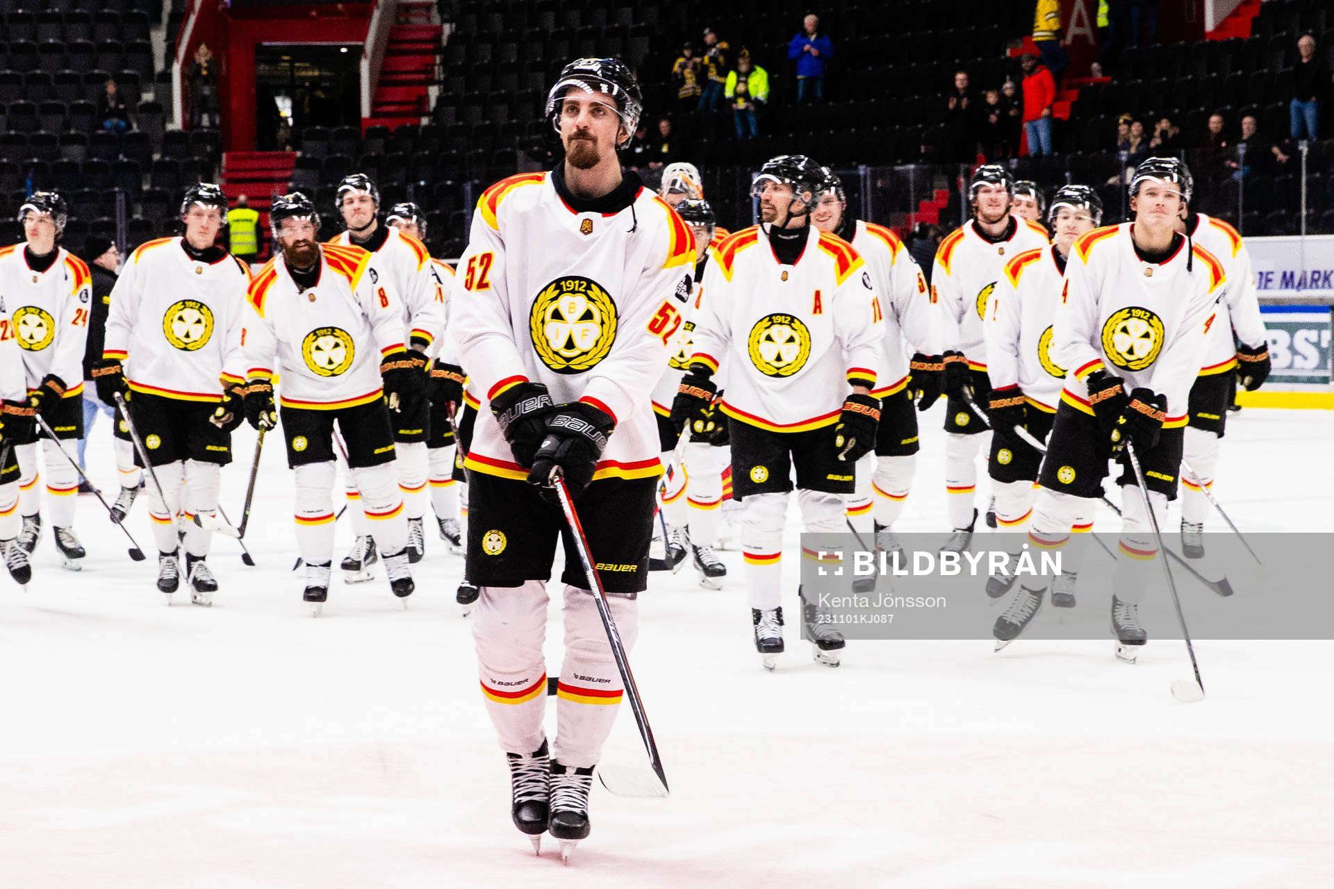 Brynäs Jack Kopacka jublar med lagkamrater