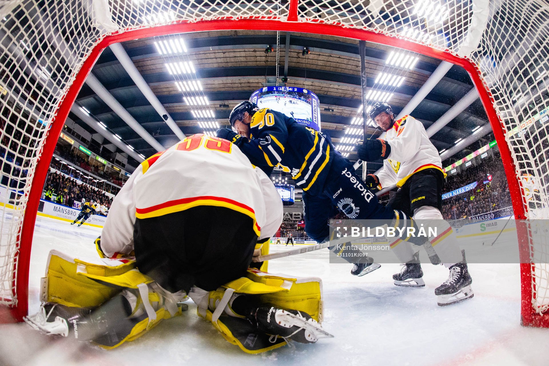 Brynäs målvakt Anders Lindbäck och Södertäljes Ludwig