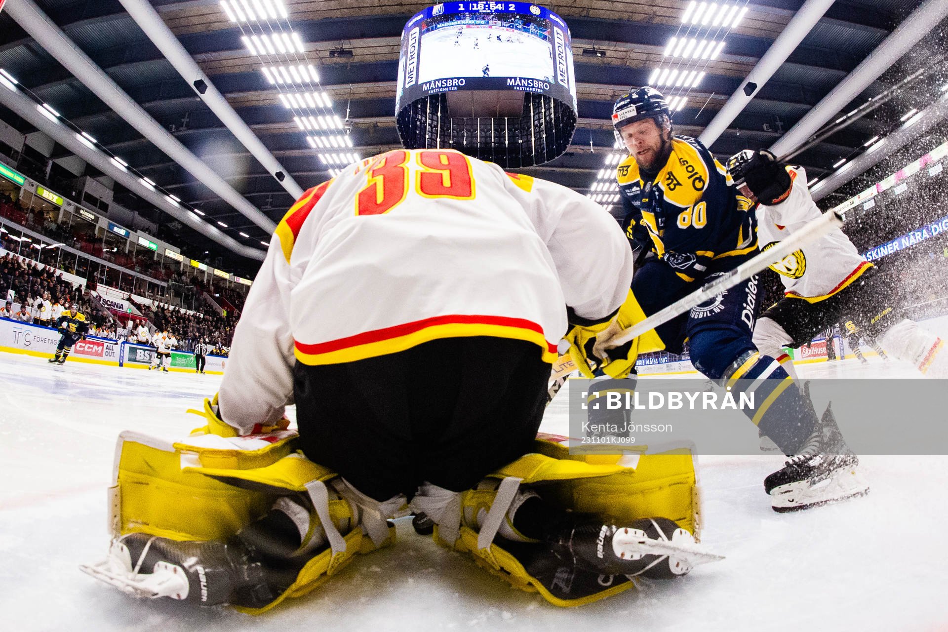 Brynäs målvakt Anders Lindbäck och Södertäljes Ludwig