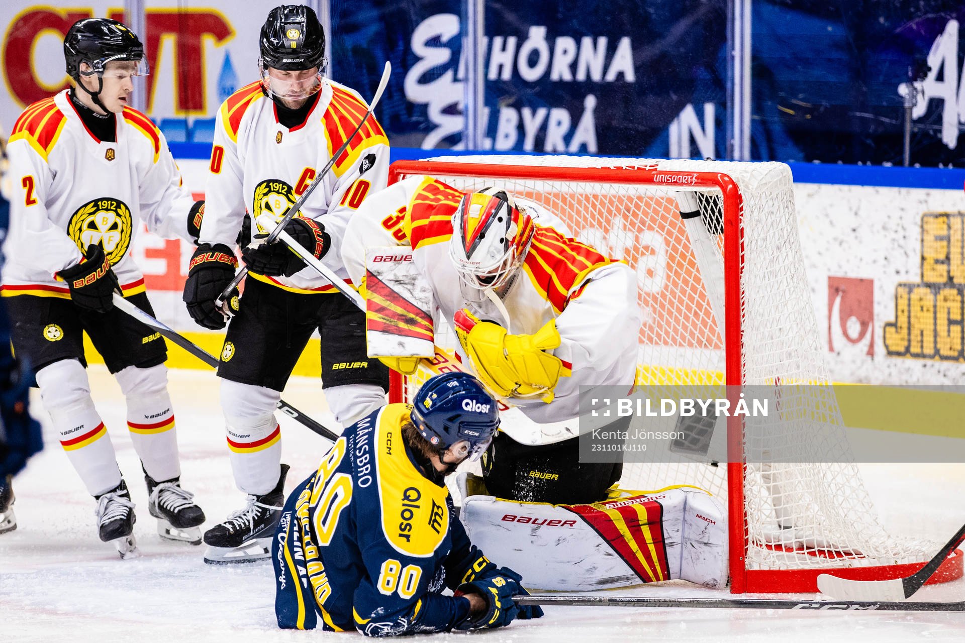 Södertäljes Ludwig Blomstrand och Brynäs målvakt Anders