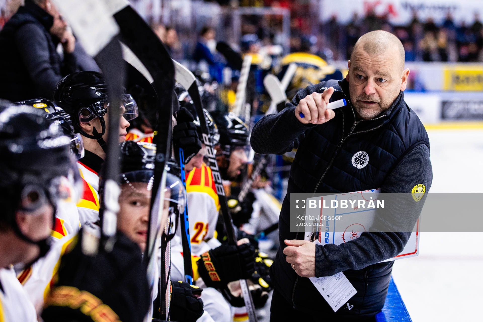 Brynäs tränare Niklas Gällstedt i en timeout