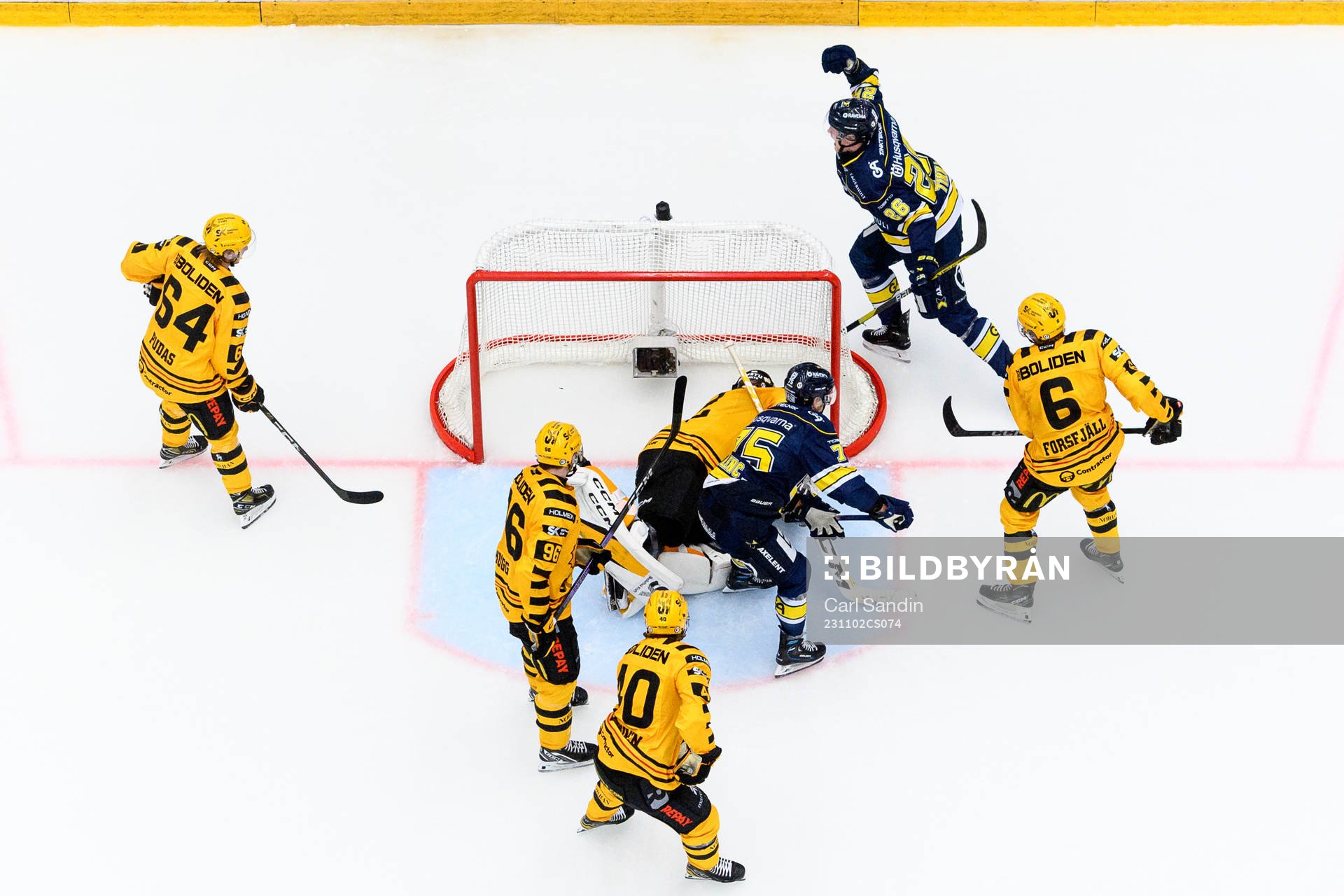 HV71s Tommi Tikka jublar