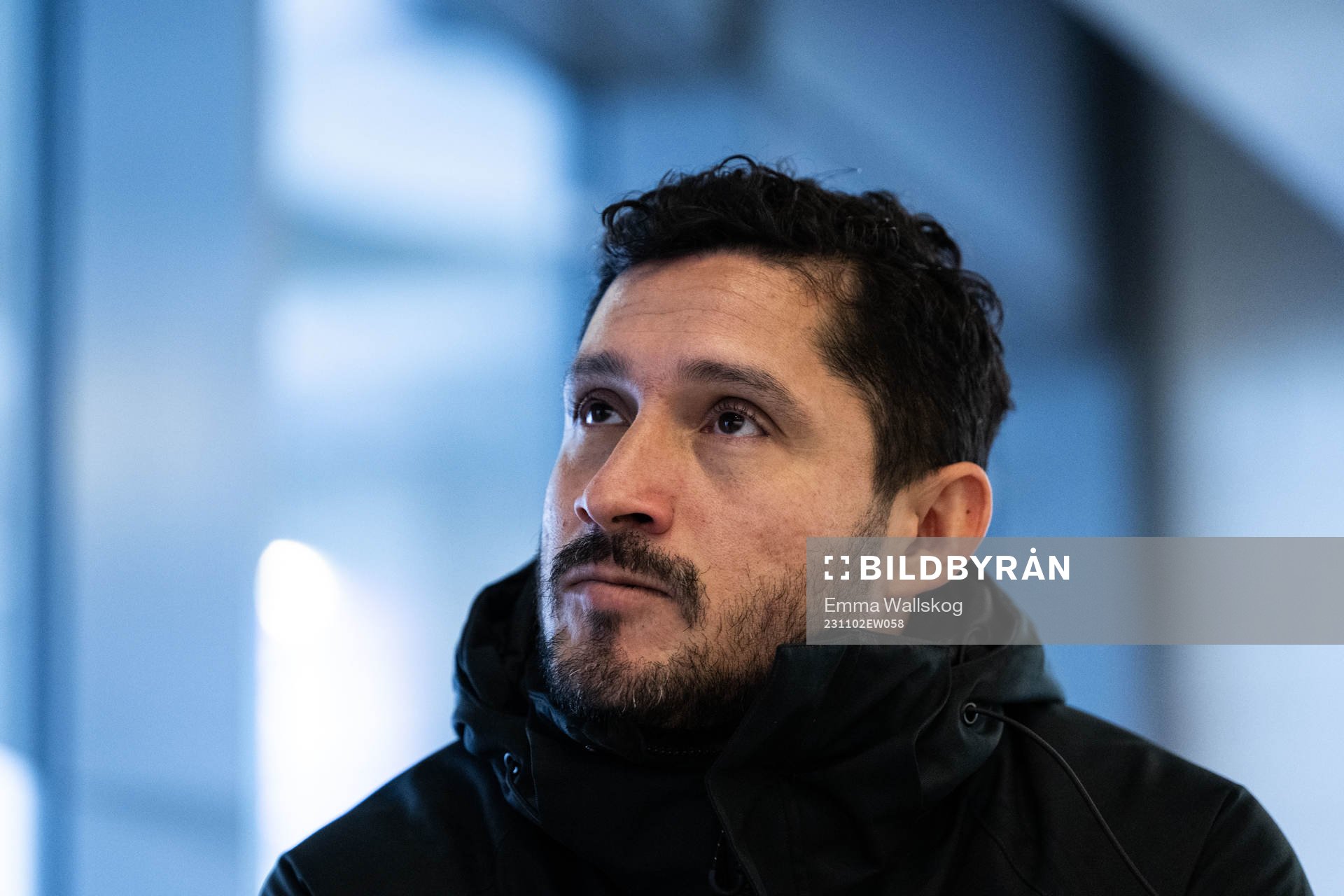 Tränare Pablo Pinones-Arce i mixade zonen