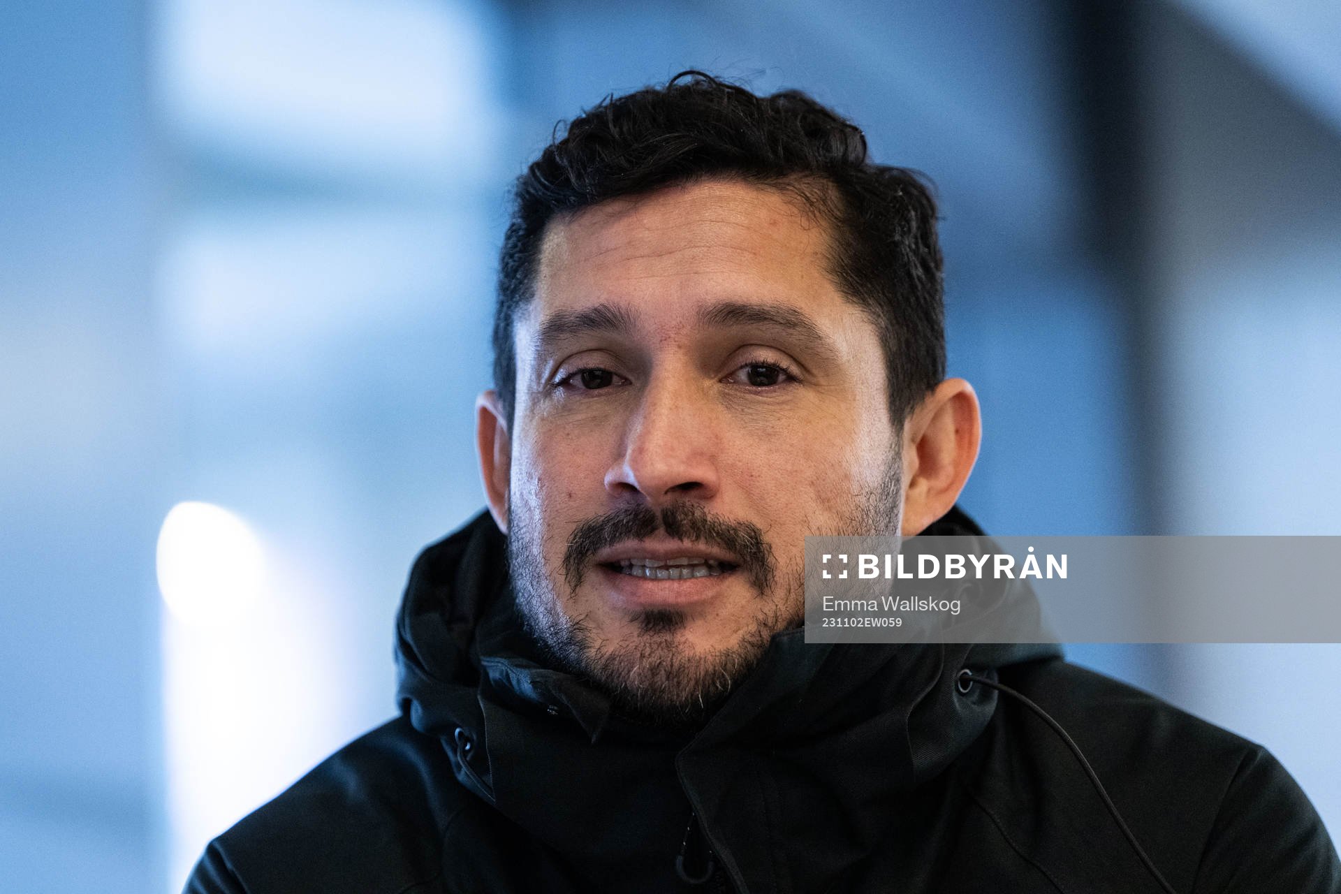 Tränare Pablo Pinones-Arce i mixade zonen