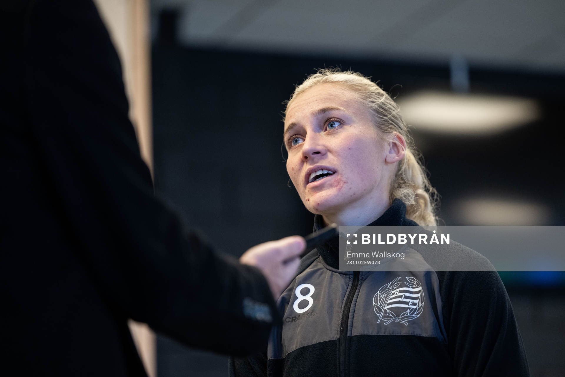 Ellen Gibson i mixade zonen efter en träning med Hammarby den 2 november 2023 i Stockholm. 