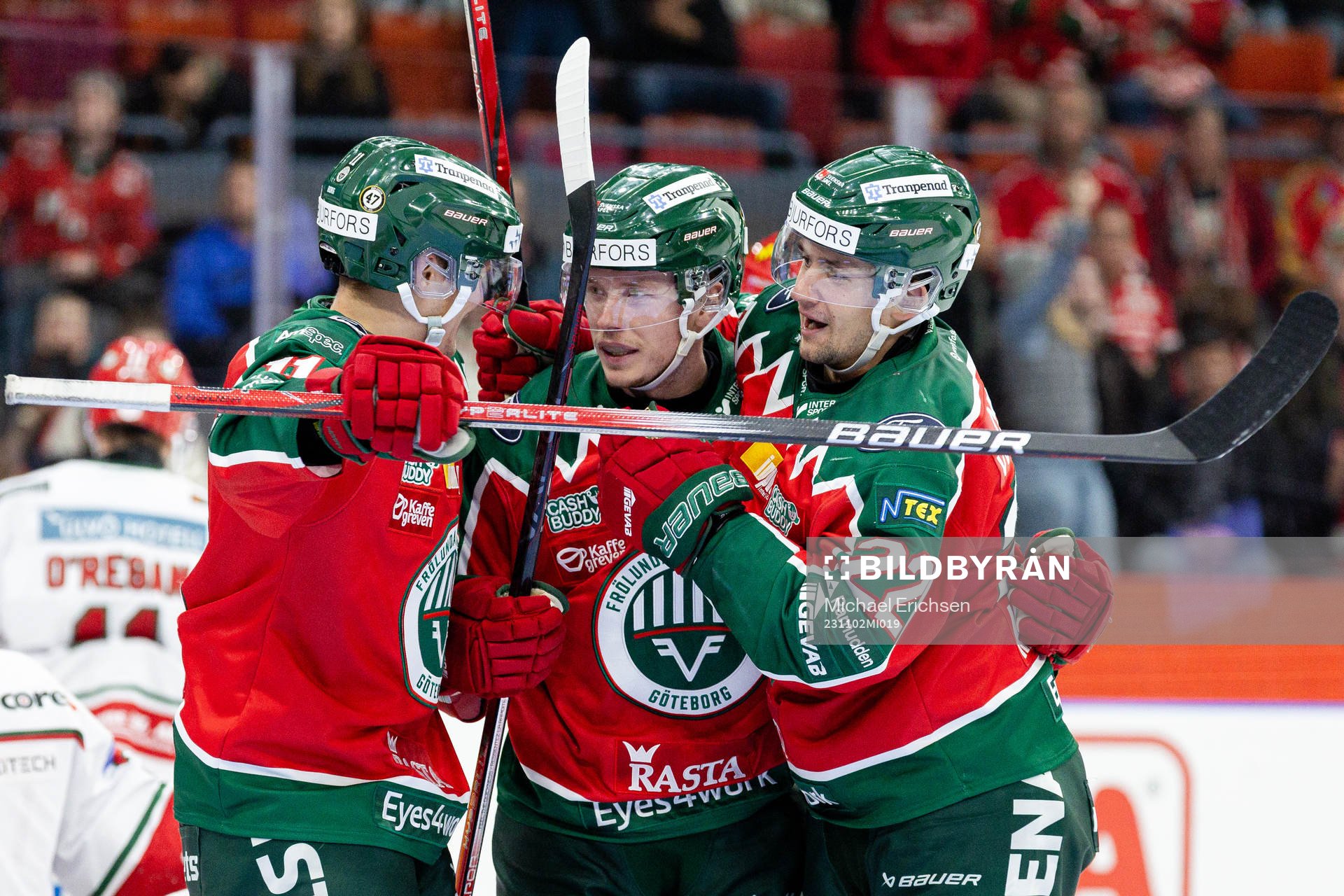 Frölundas Erik Borg , Linus Öberg och Linus Nässen jublar
