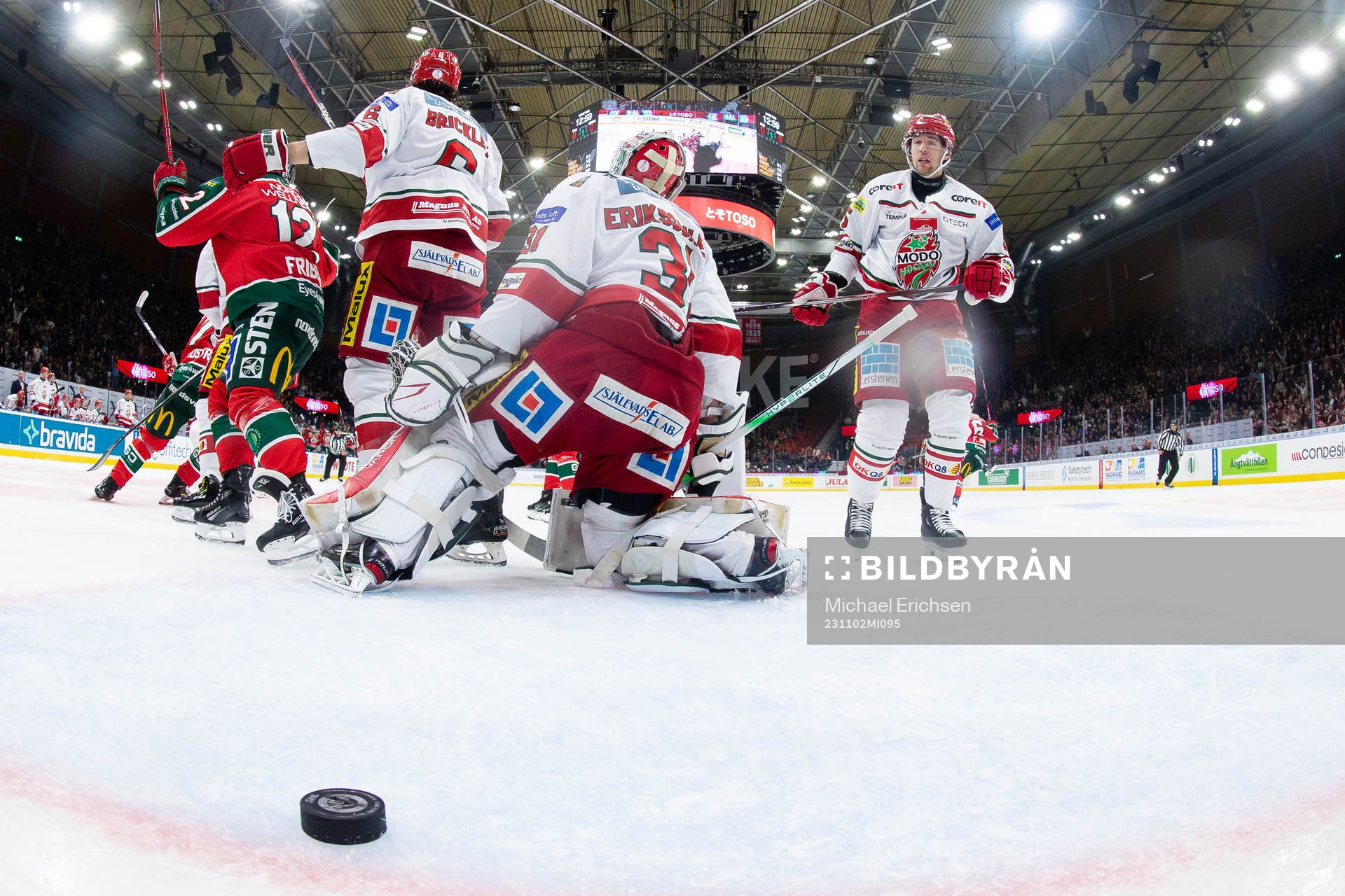 Frölundas Henrik Tömmernes skjuter 1-0 i mål bakom MoDos