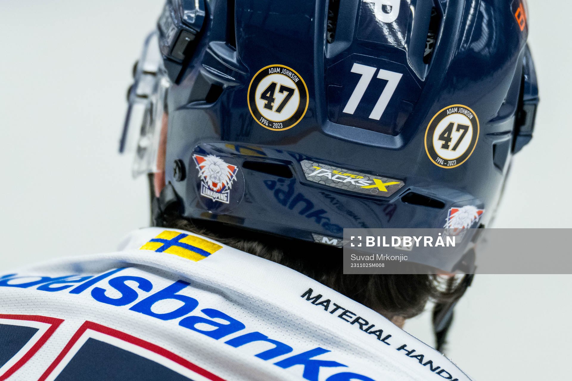 Linköping HCs Taylor Leier med ett klistermärke til minne