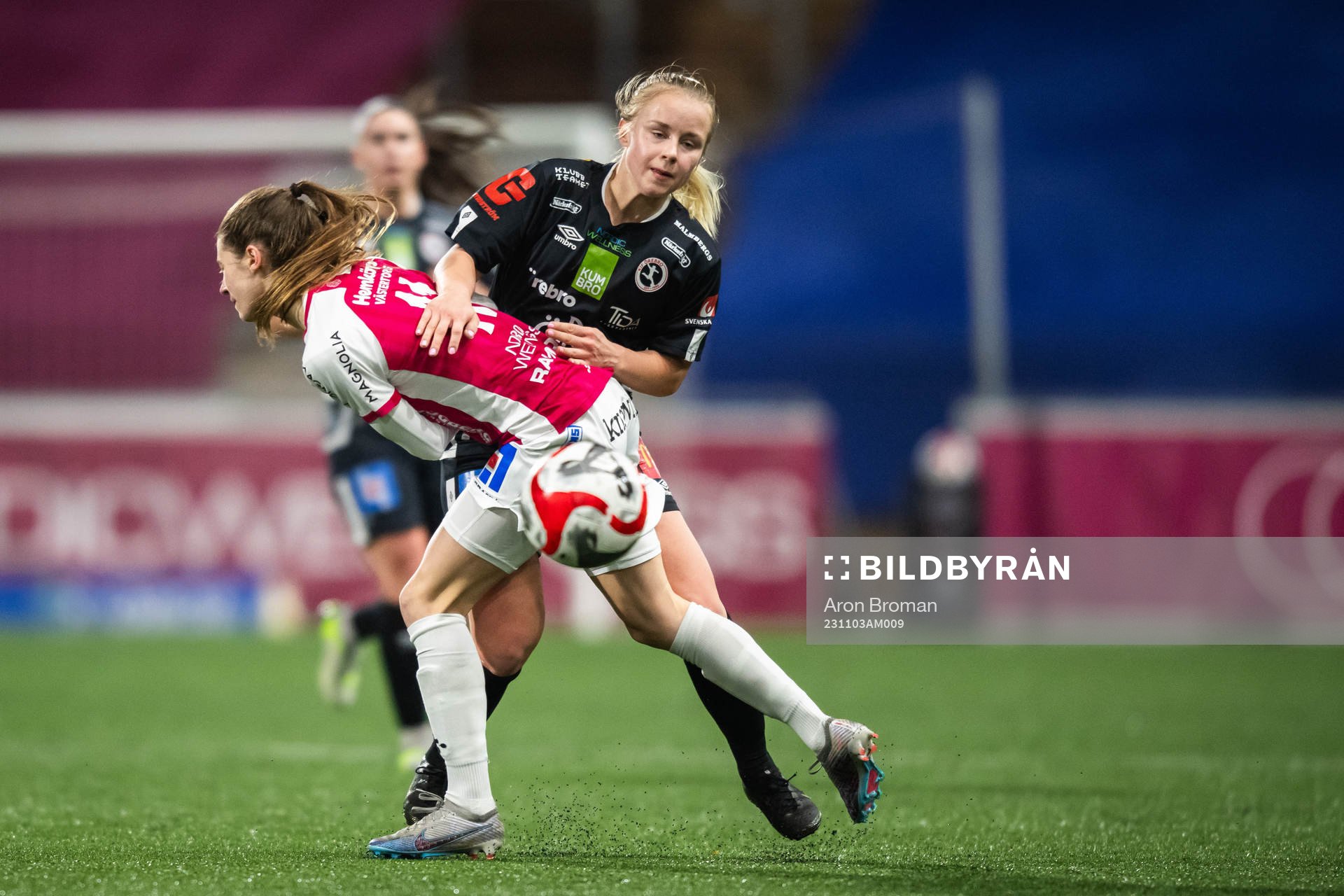 IK Uppsalas Charléne Nowotny och Örebros Sara Ikonen