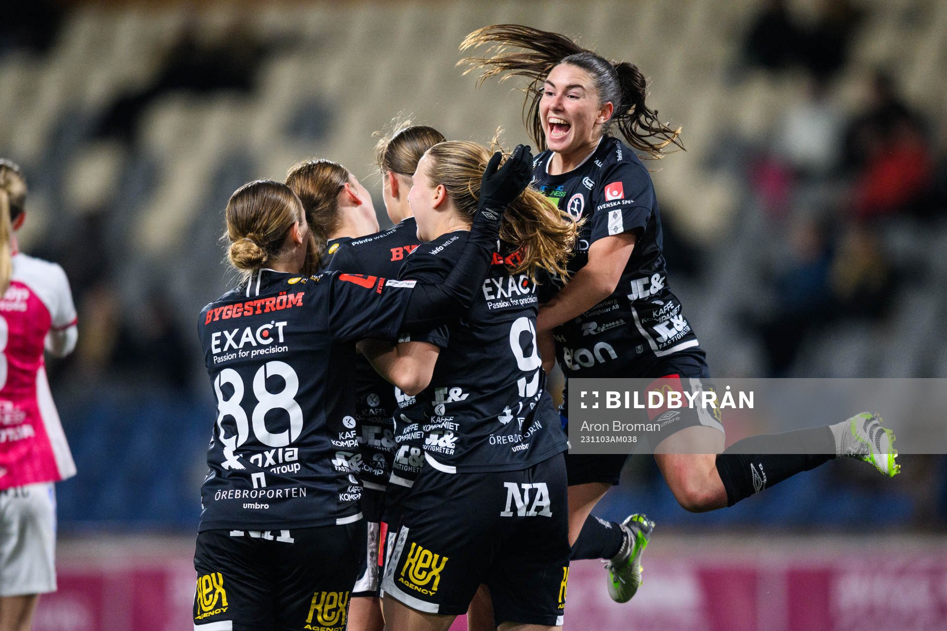 Örebros spelare jublar