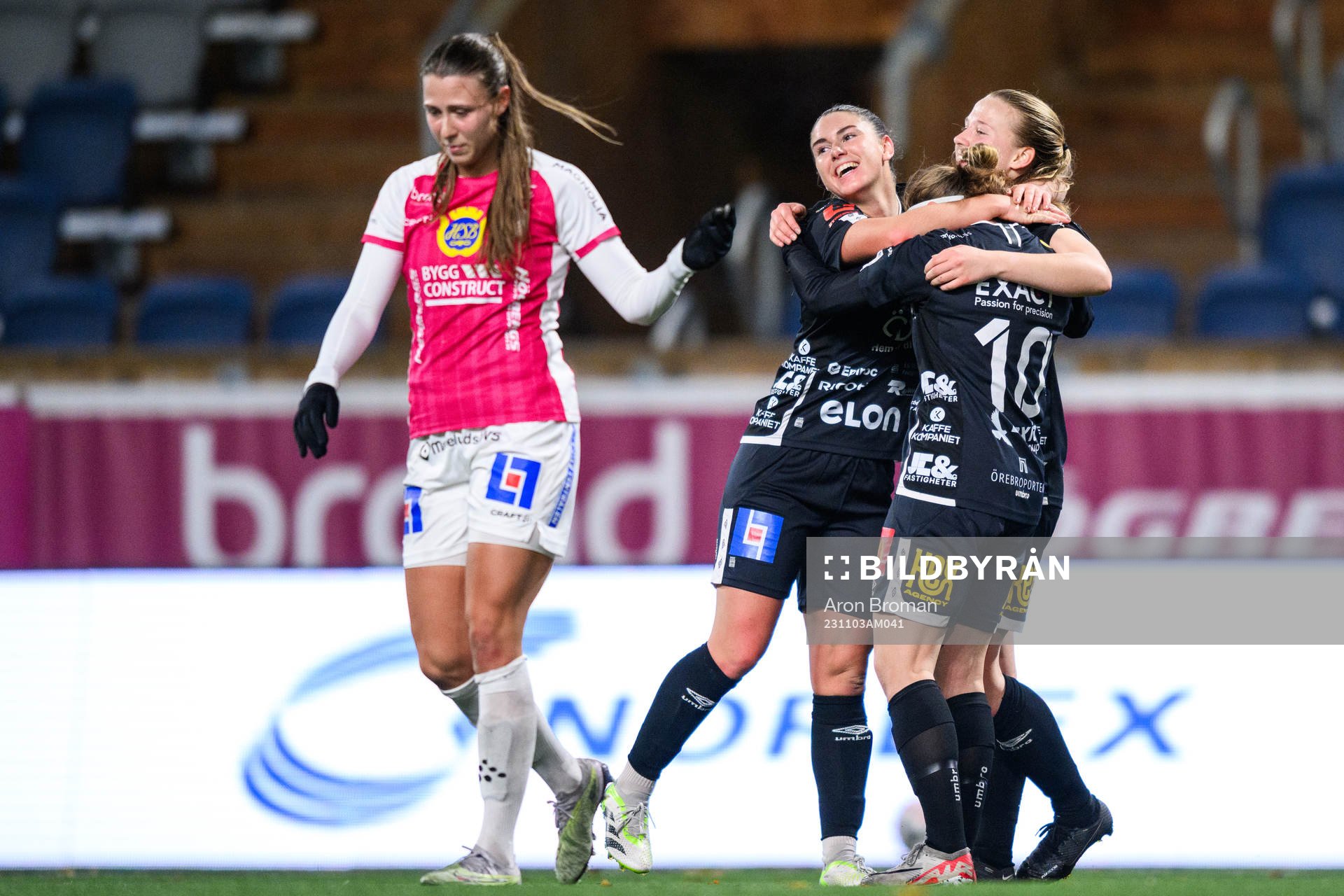 Örebros spelare jublar