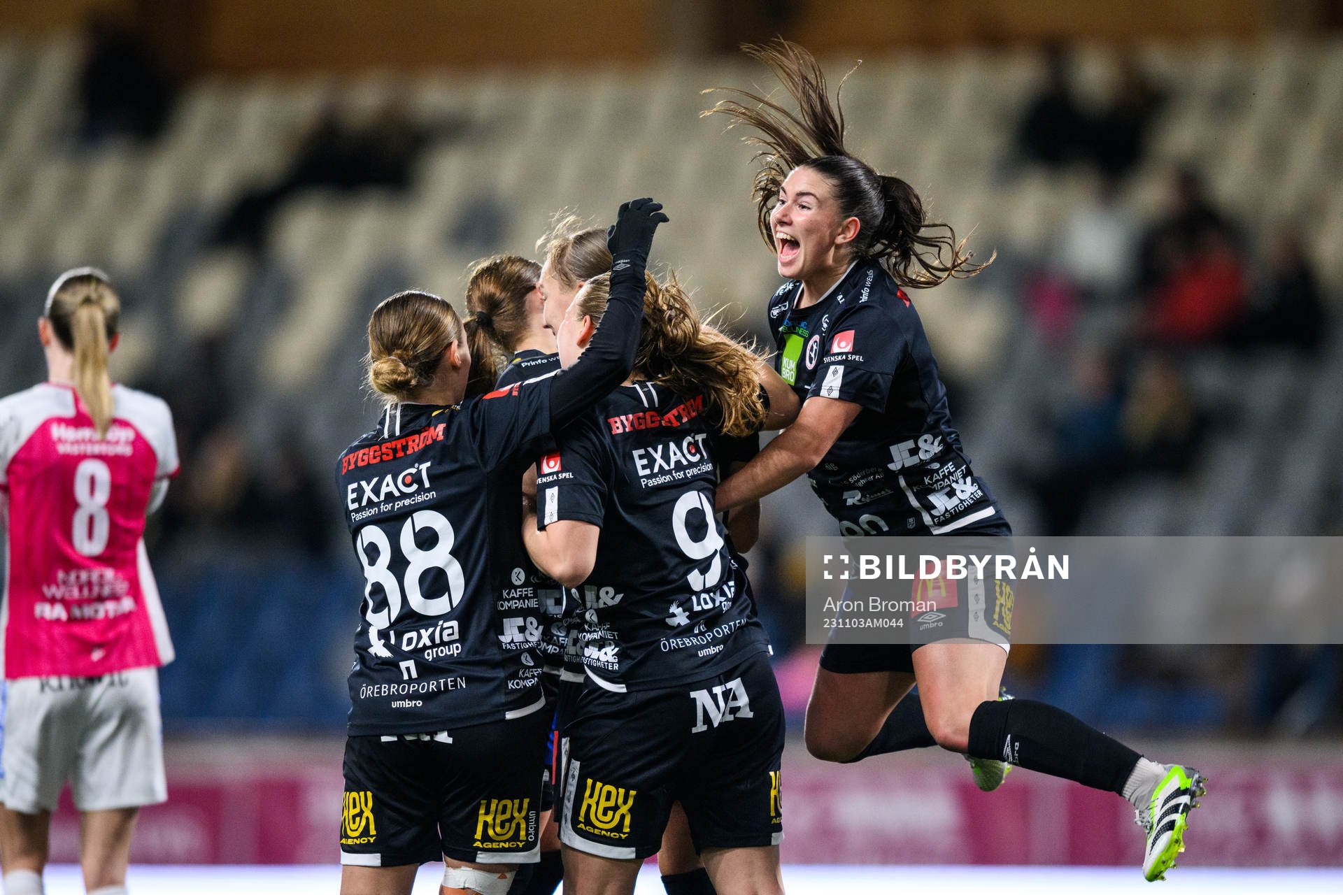 Örebros spelare jublar