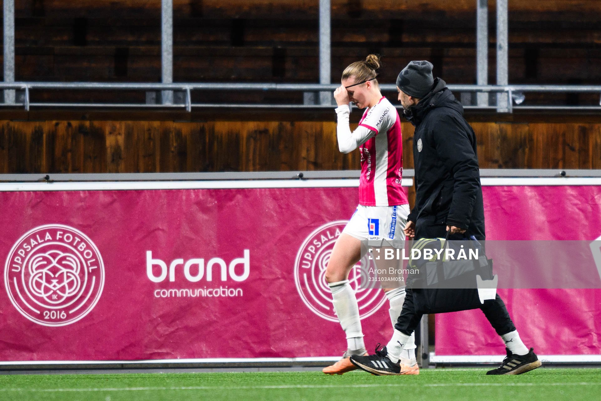 IK Uppsalas Julia Ragnarsson lämnar planen