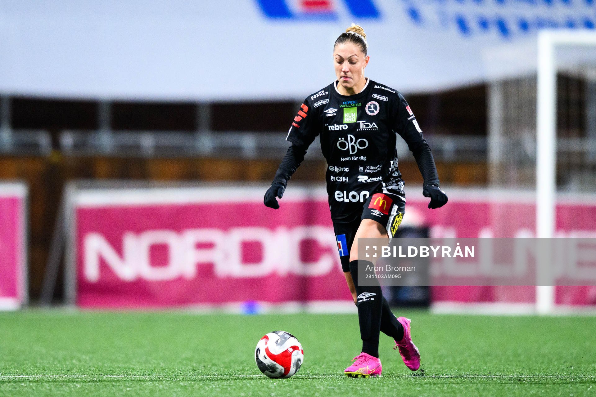 Örebros Hannah Davison