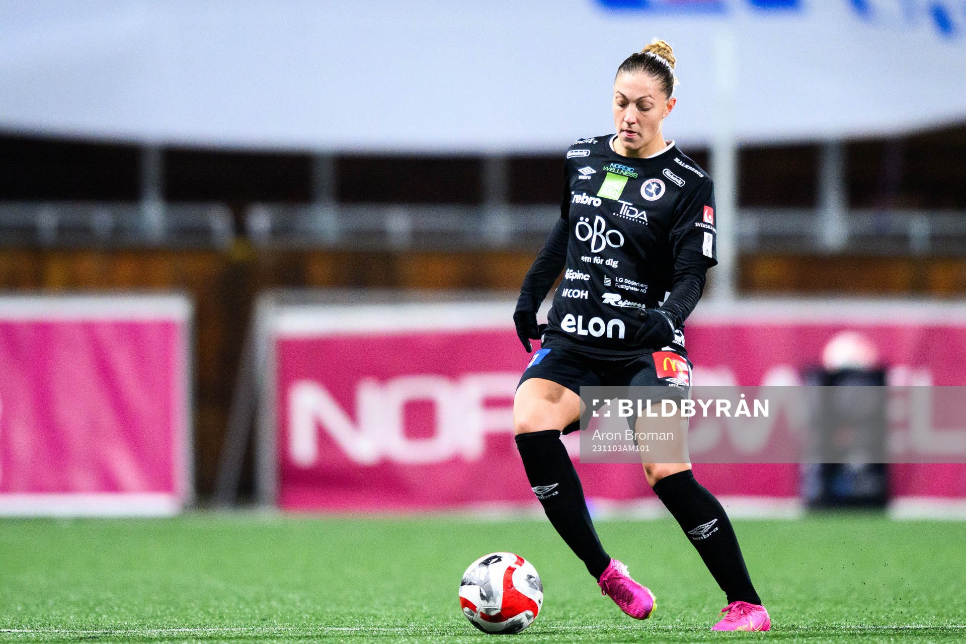 Örebros Hannah Davison