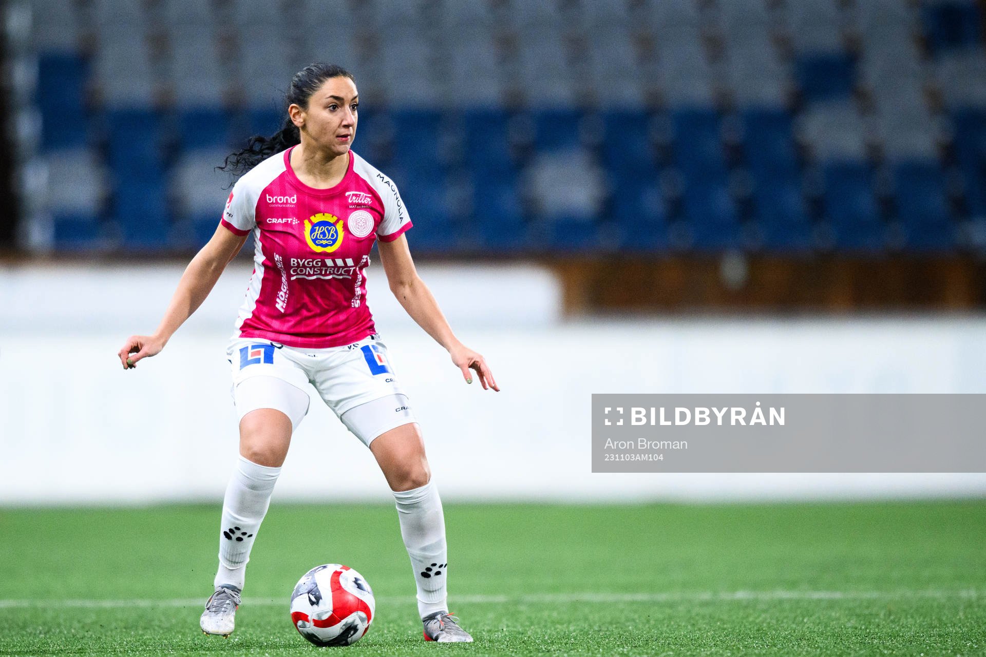 IK Uppsalas Maria Poli under fotbollsmatchen i Damallsvenskan mellan IK Uppsala och Örebro den 3 november 2023 i Uppsala. 
