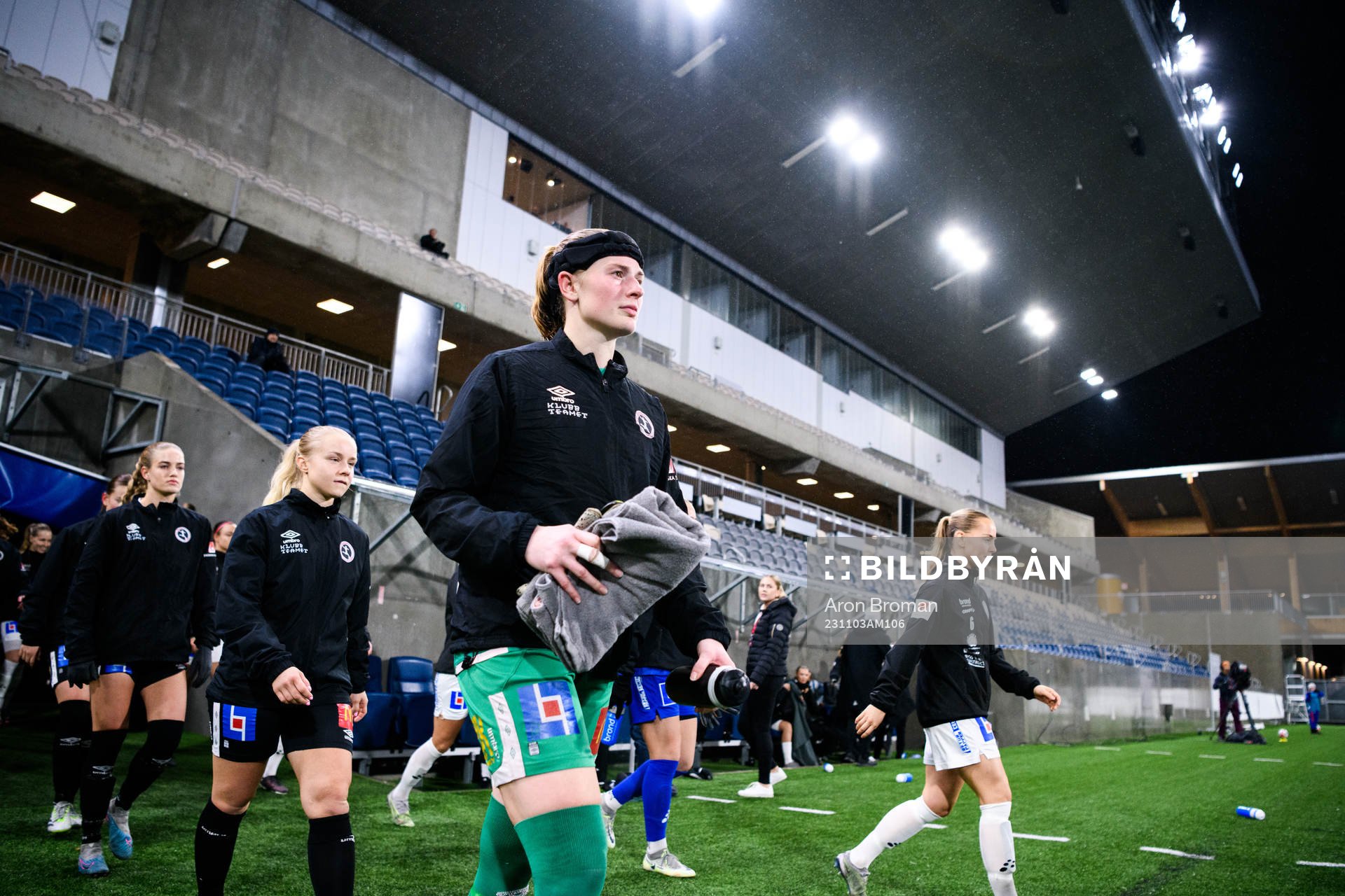 Örebros spelare gör entré